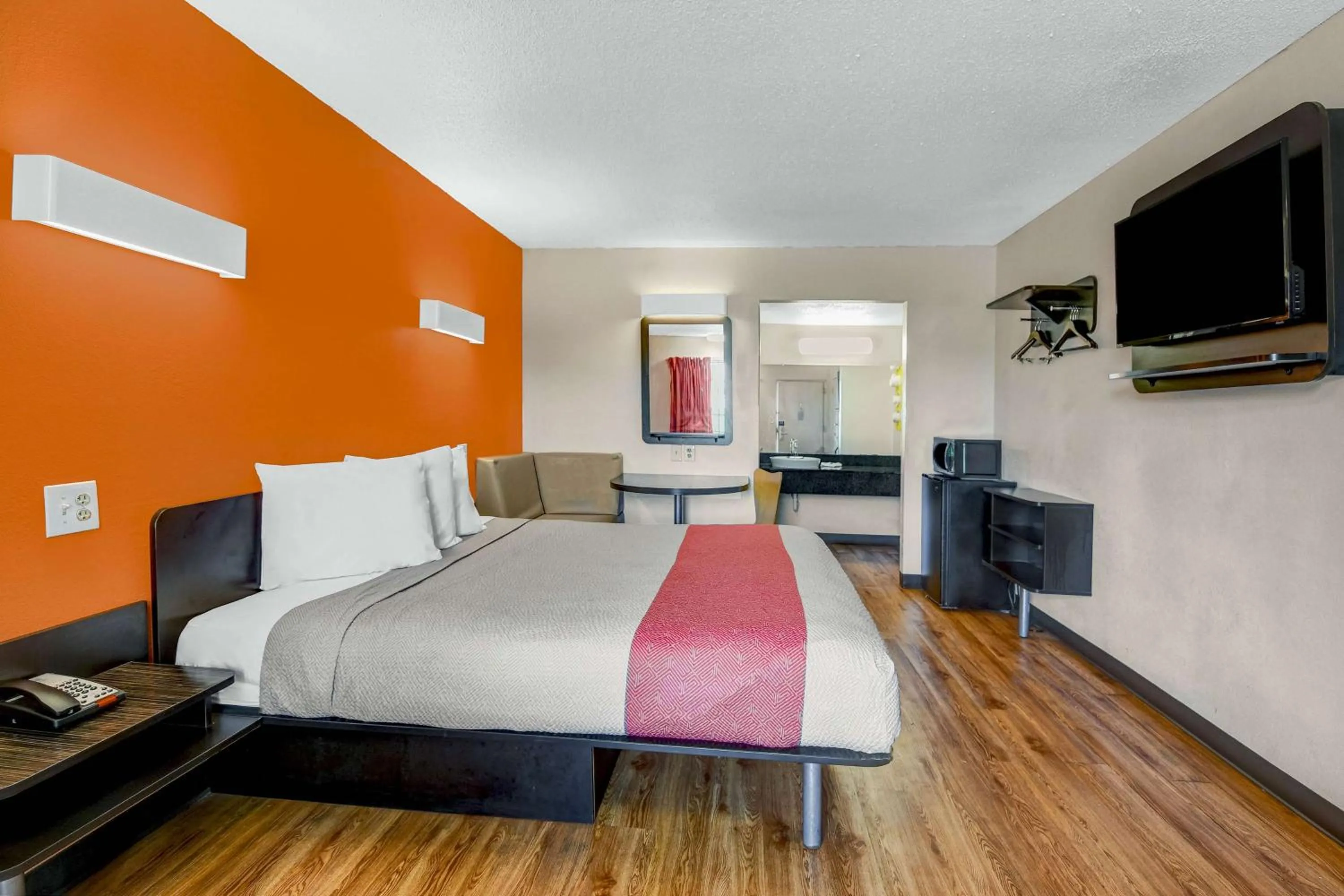 King Room - Non-Smoking in Motel 6-Calhoun, GA