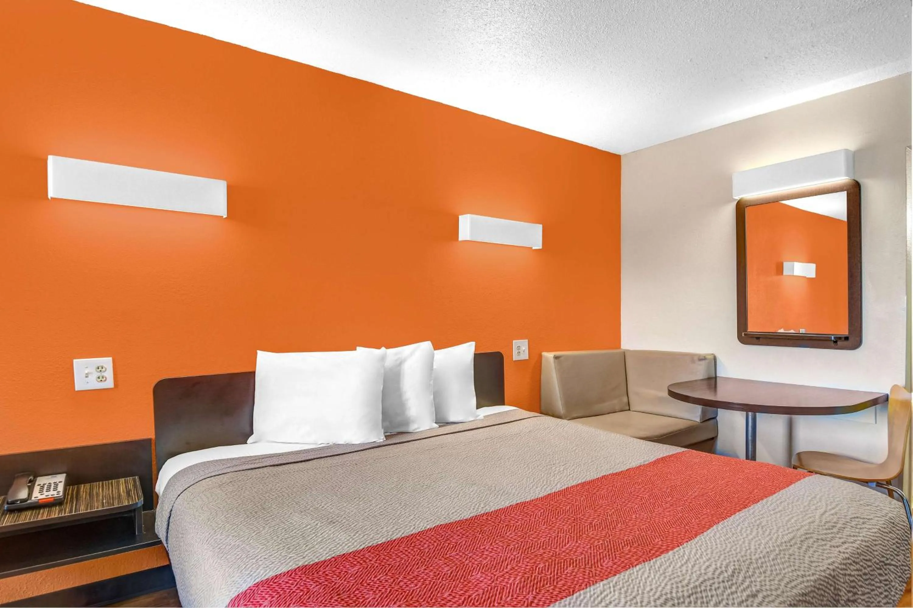 King Room - Disability Access - Non-Smoking in Motel 6-Calhoun, GA