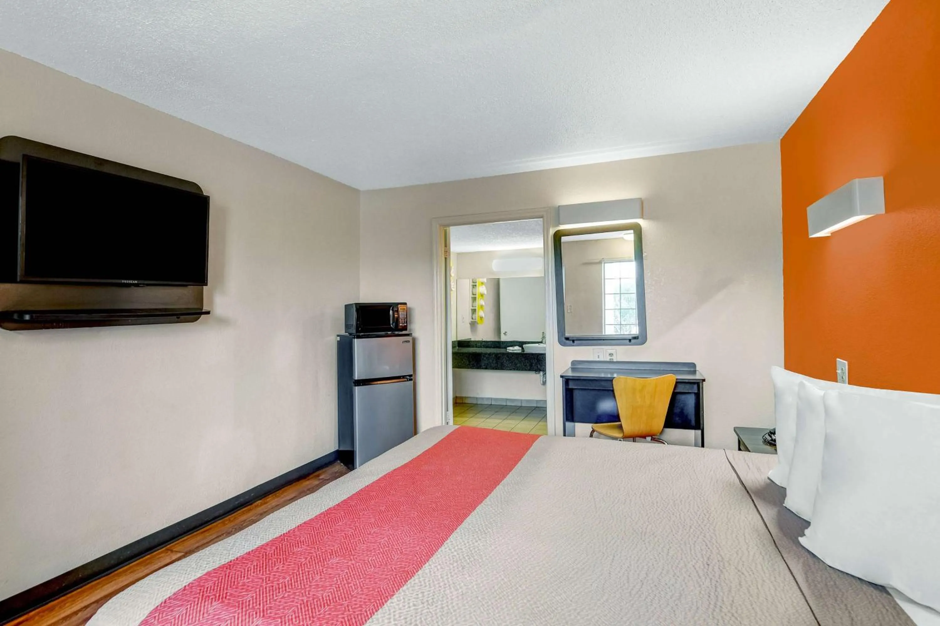 One-Bedroom Suite - Smoking in Motel 6-Calhoun, GA