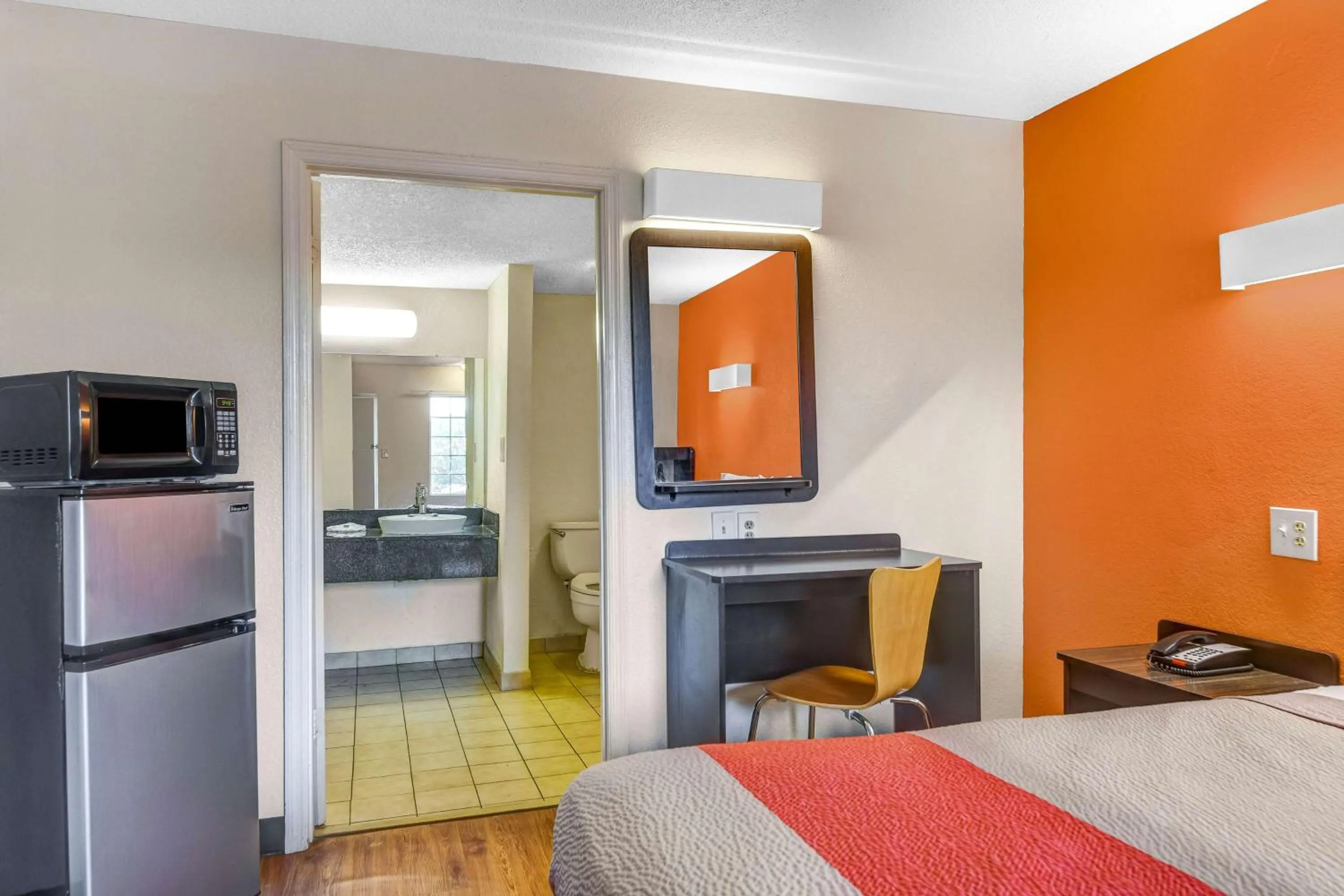 One-Bedroom Suite - Non-Smoking in Motel 6-Calhoun, GA