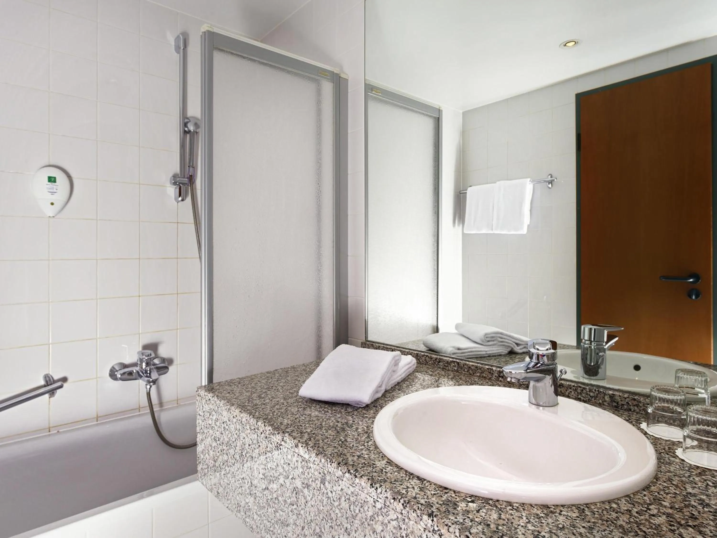 Standard Queen Room with Balcony in Congress Hotel Weimar by Mercure