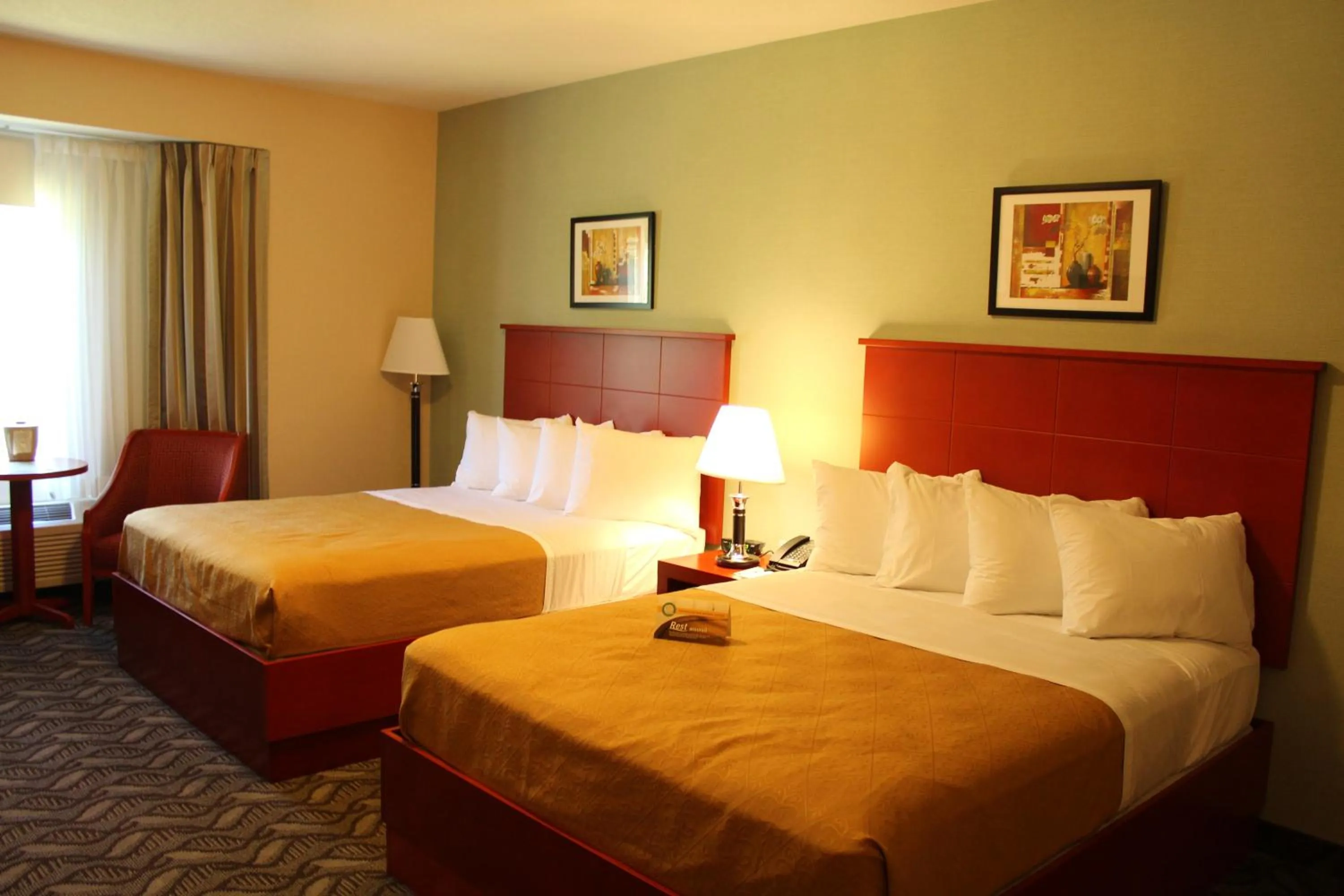 Queen Room with Two Queen Beds in Quality Inn Southampton