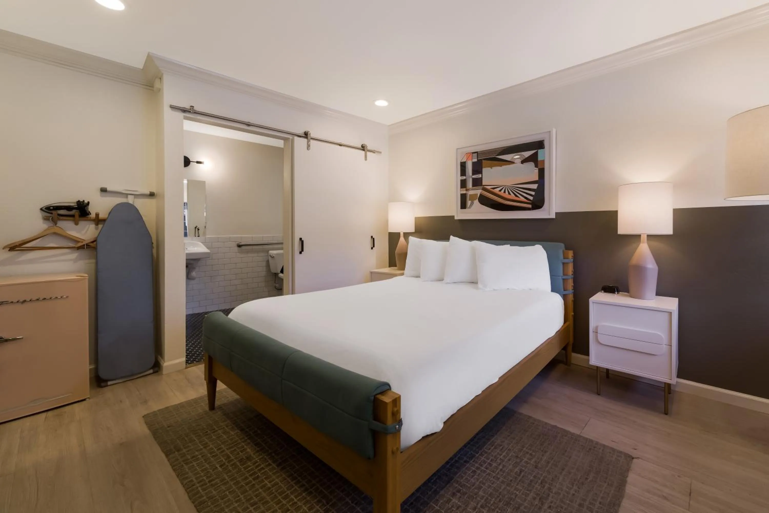 Queen Room - Disability Access in Signature Inn Oakland