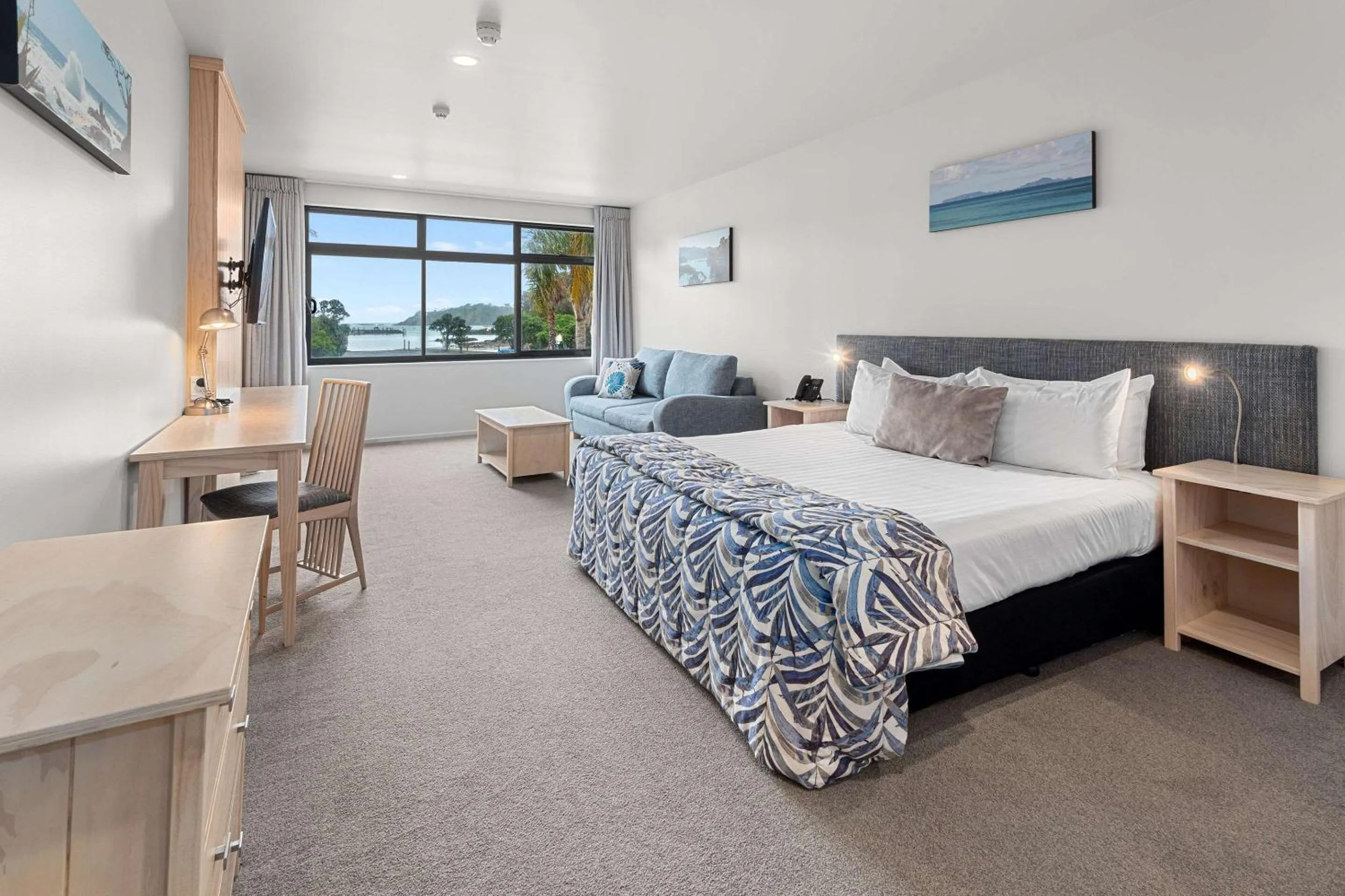 Deluxe King Room with Marina View in Quality Hotel Oceans Tutukaka