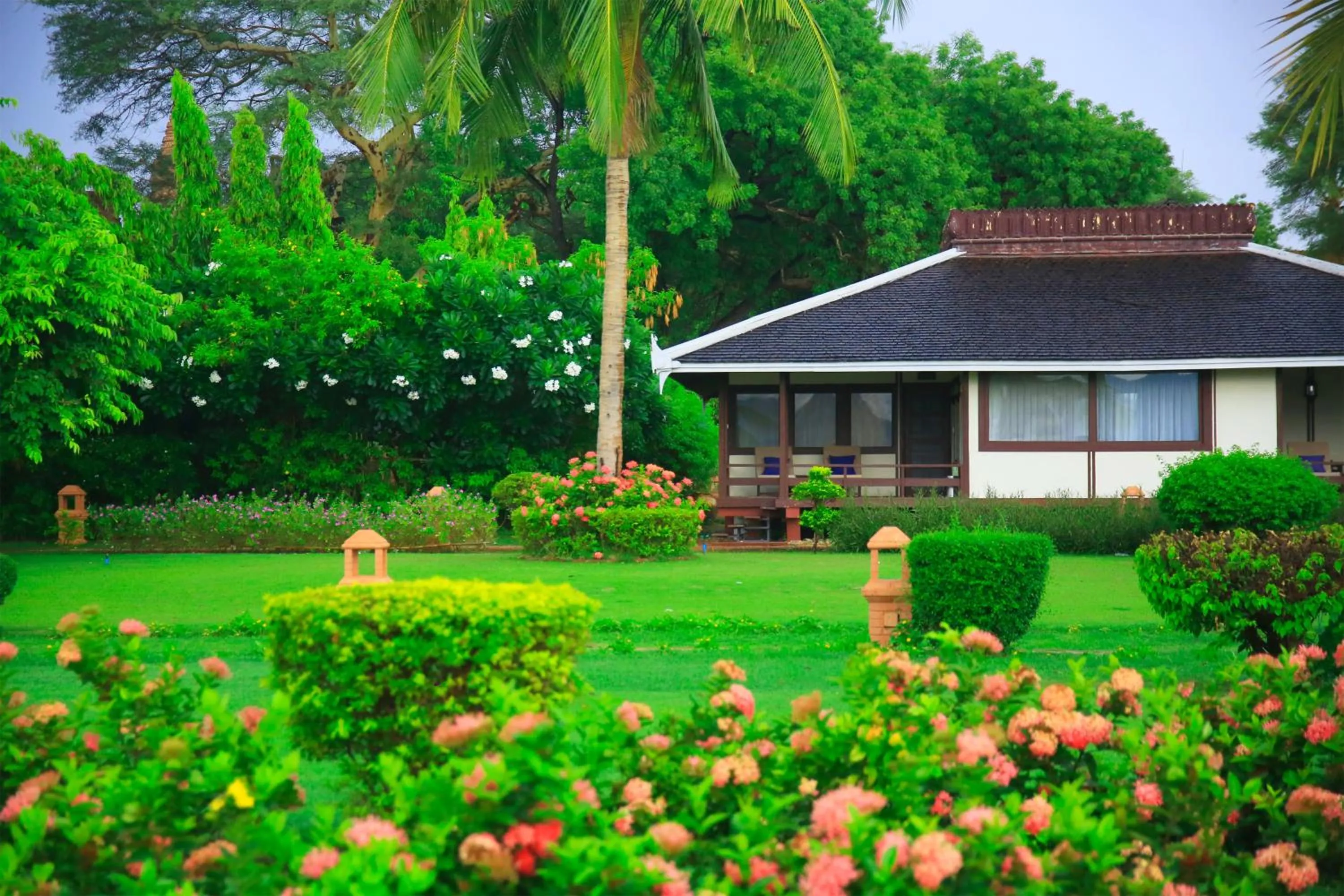 Deluxe Double Room with River View in Bagan Thiripyitsaya Sanctuary Resort