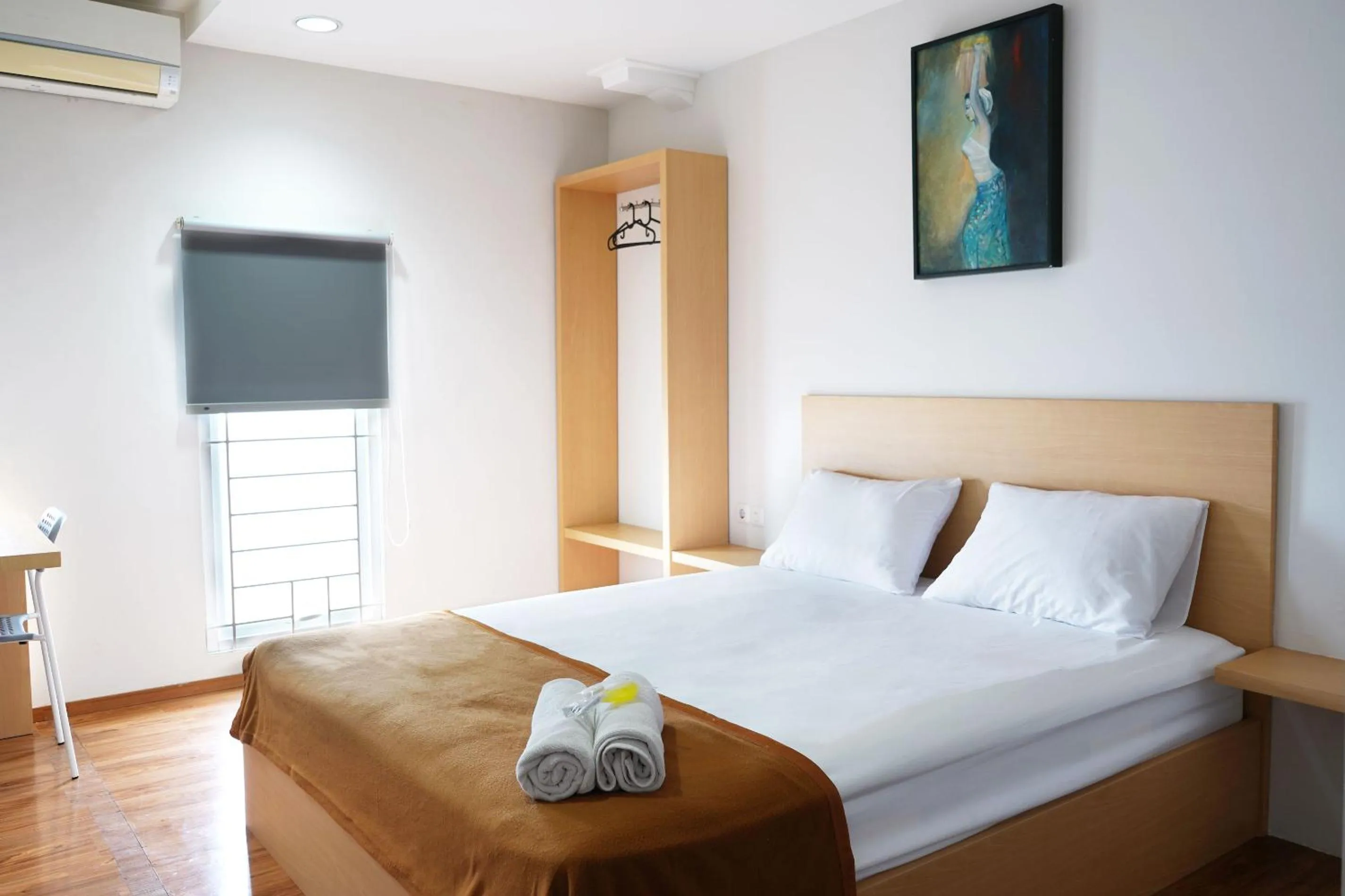 Standard Double Room in UROOMS Senayan