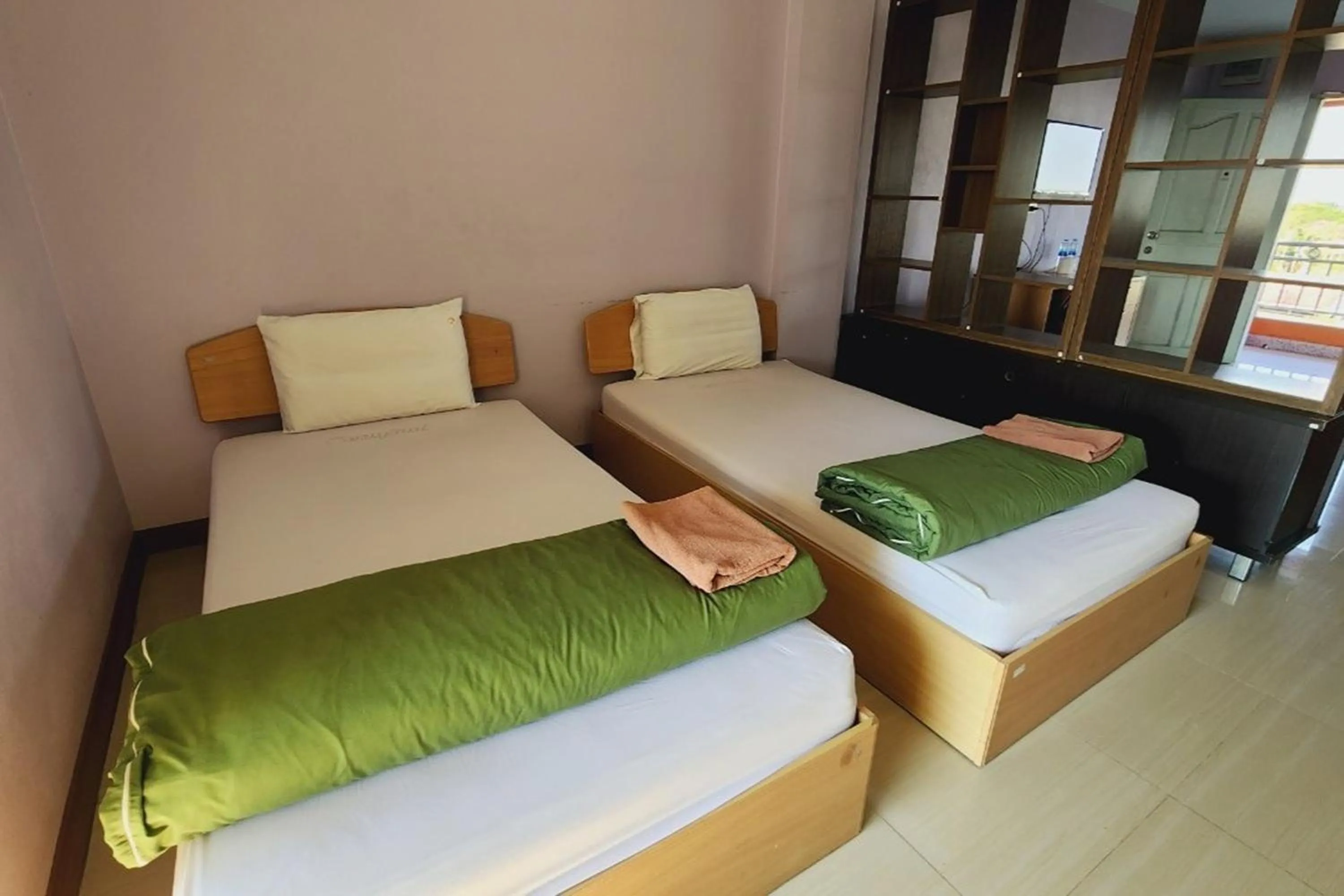 Standard Twin Room in Chompoo Inn