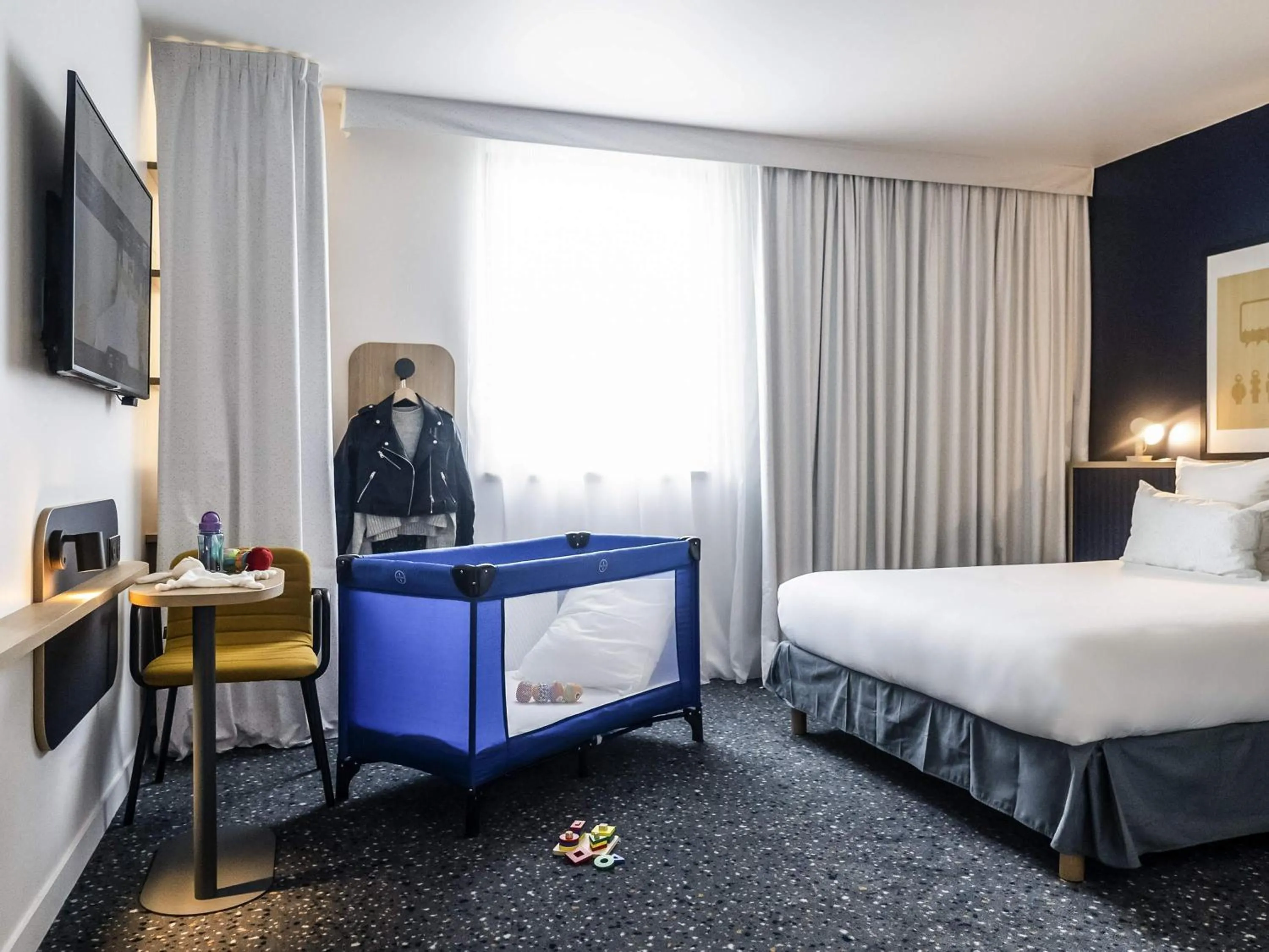 Family Room in ibis Styles Paris Romainville