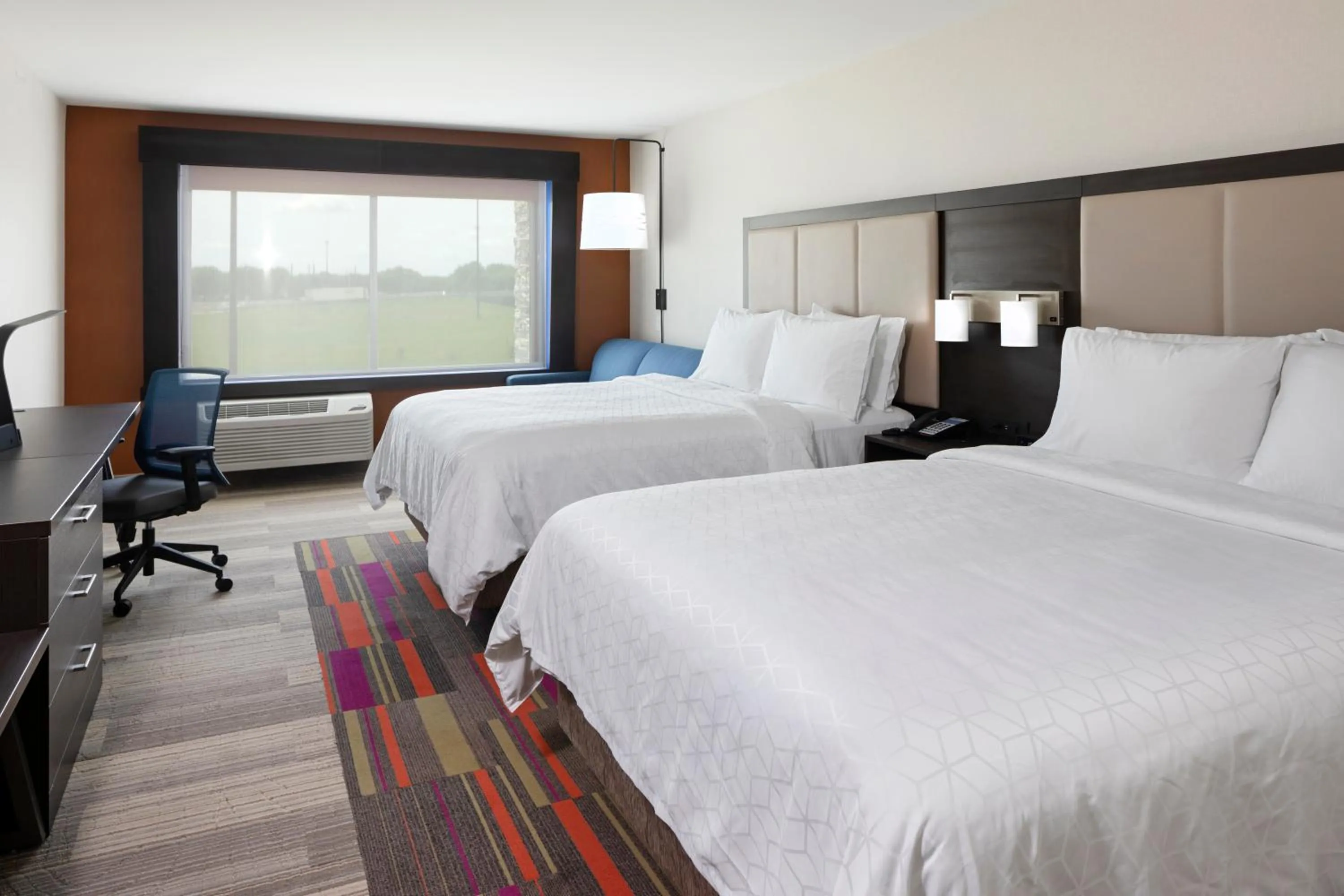 Standard Queen Room with Two Queen Beds in Holiday Inn Express & Suites - Bourbonnais East - Bradley by IHG
