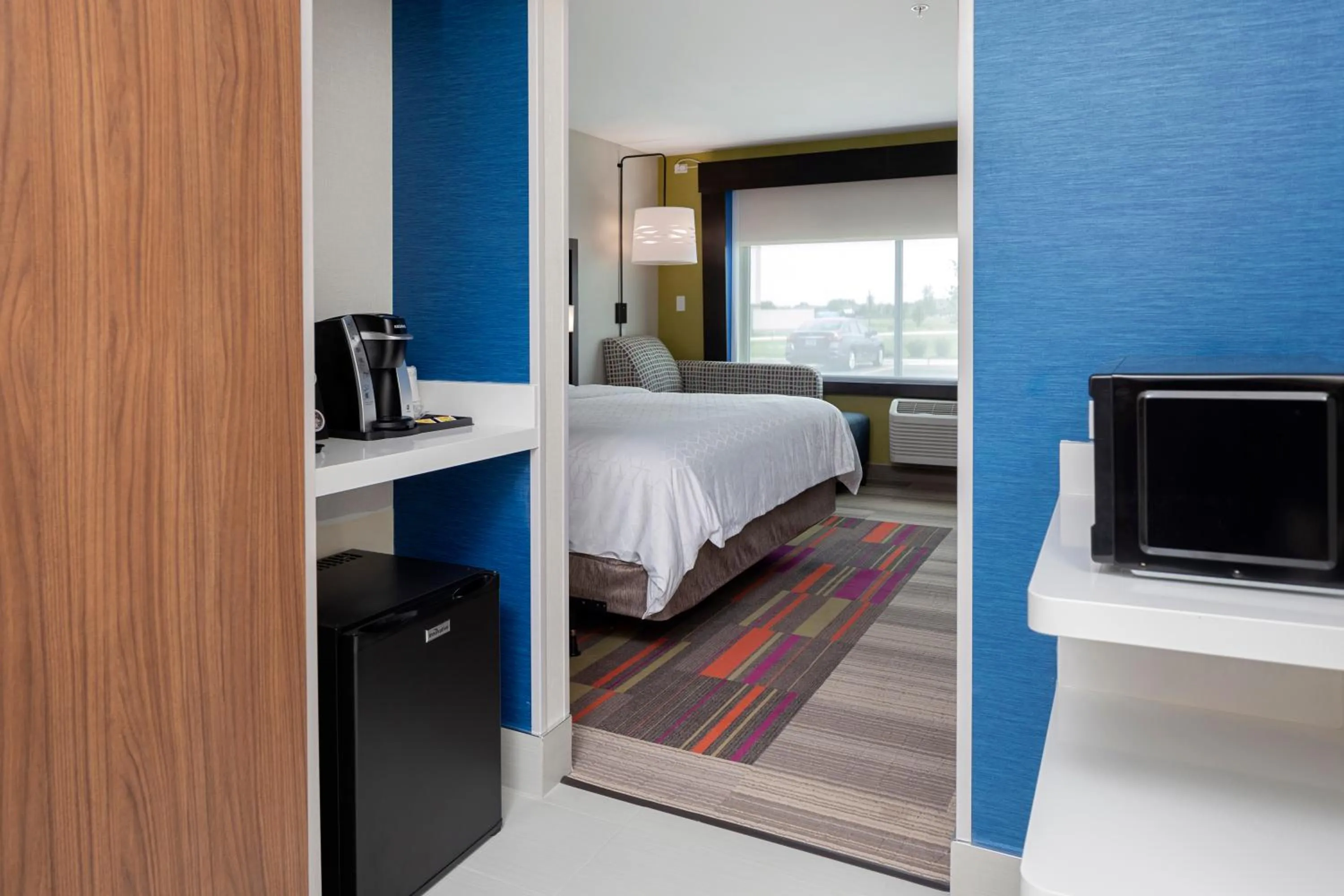 Standard King Room with Roll-in Shower - Mobility Accessible in Holiday Inn Express & Suites - Bourbonnais East - Bradley by IHG
