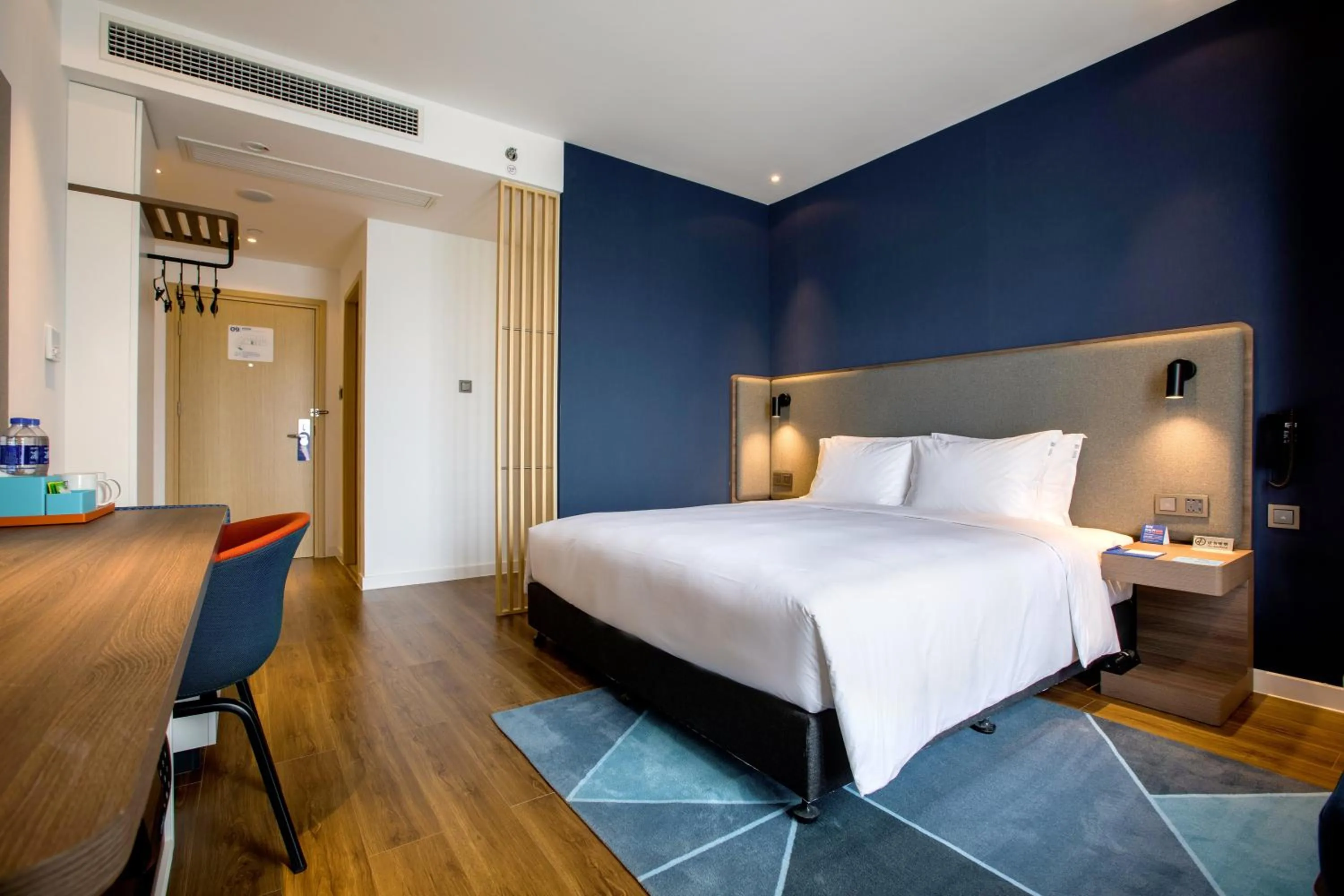 Standard King Room - Disability Access in Holiday Inn Express Zhangjiagang Free Trade Zone by IHG