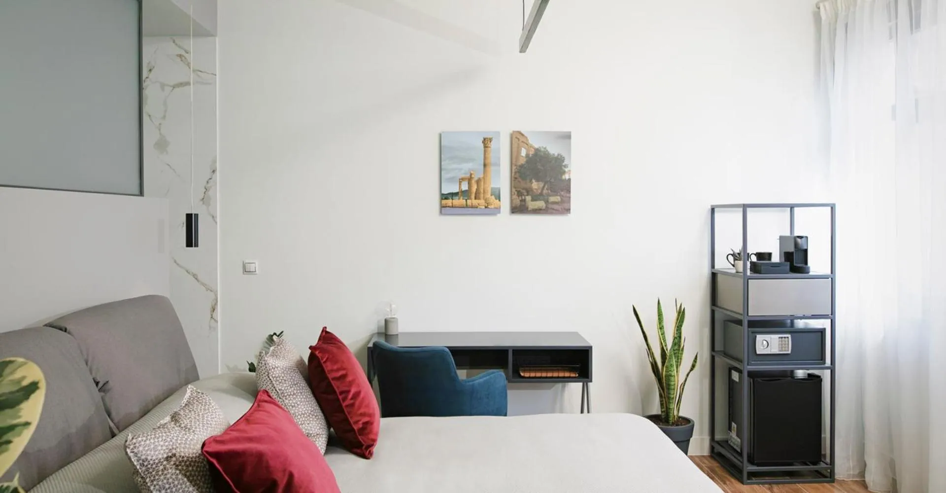 Junior Suite in The Gem Society Hotel