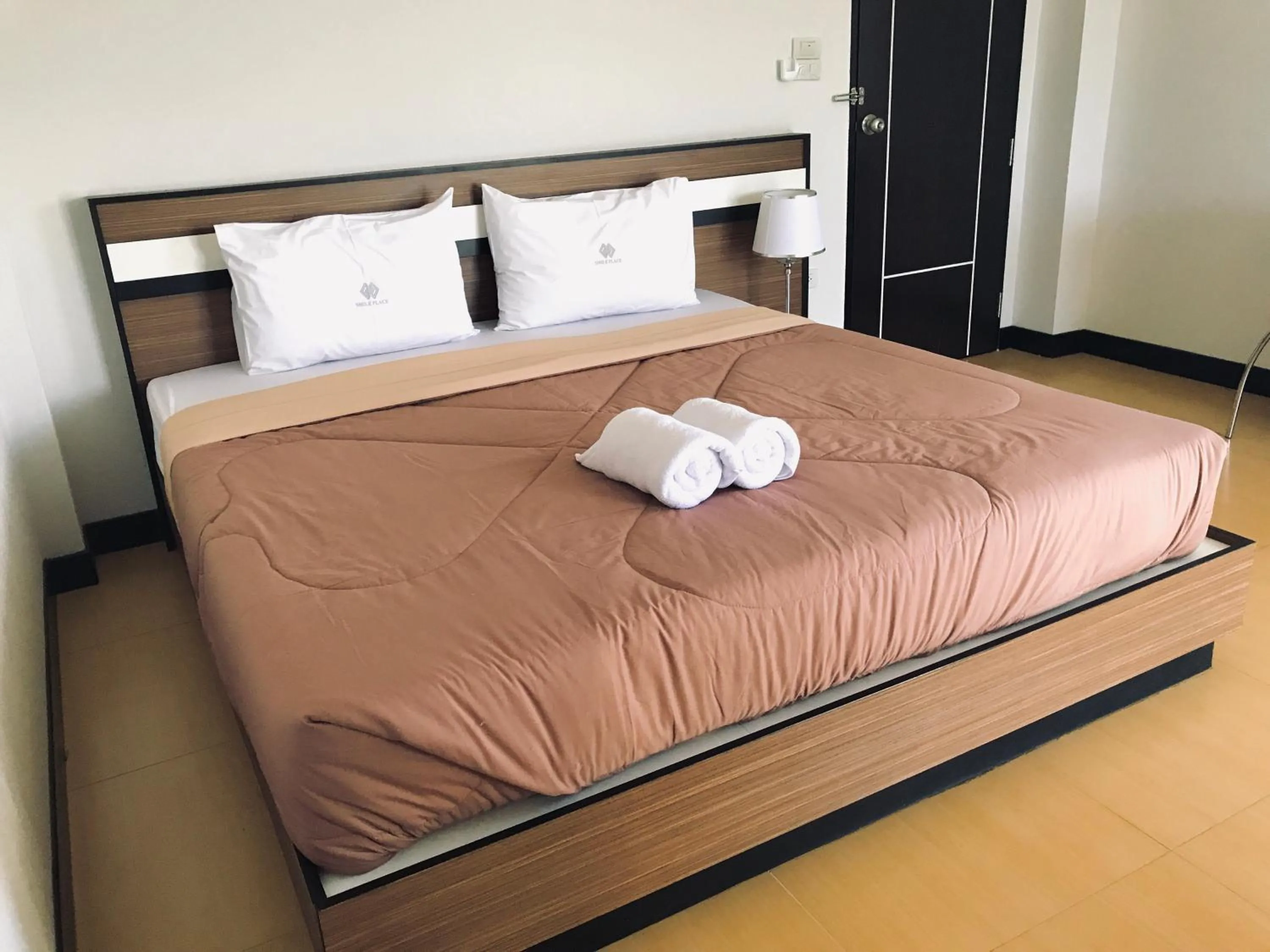 King Room with Balcony in Smile Place (สมายเพลส)