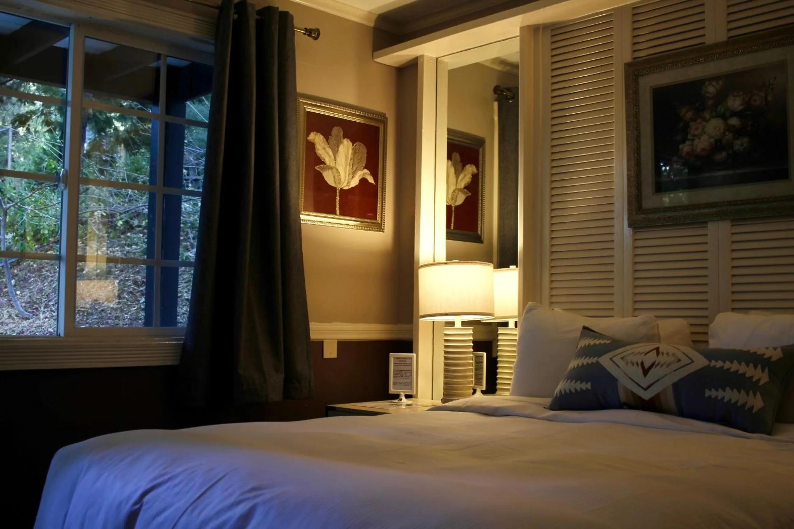 Standard Double Room in Arrowhead Lake Inn