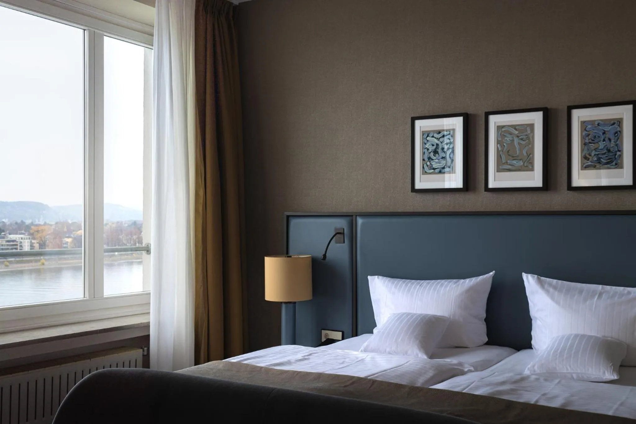 Deluxe Double Room Rheinblick in AMERON Bonn Hotel Königshof