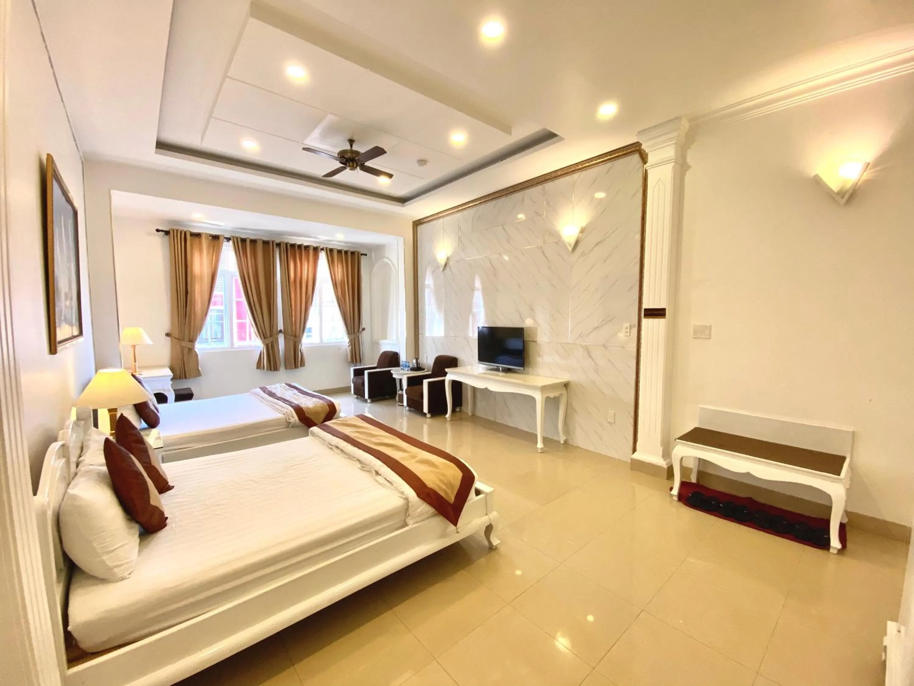 Executive Queen Room with Two Queen Beds in Tulip Hotel