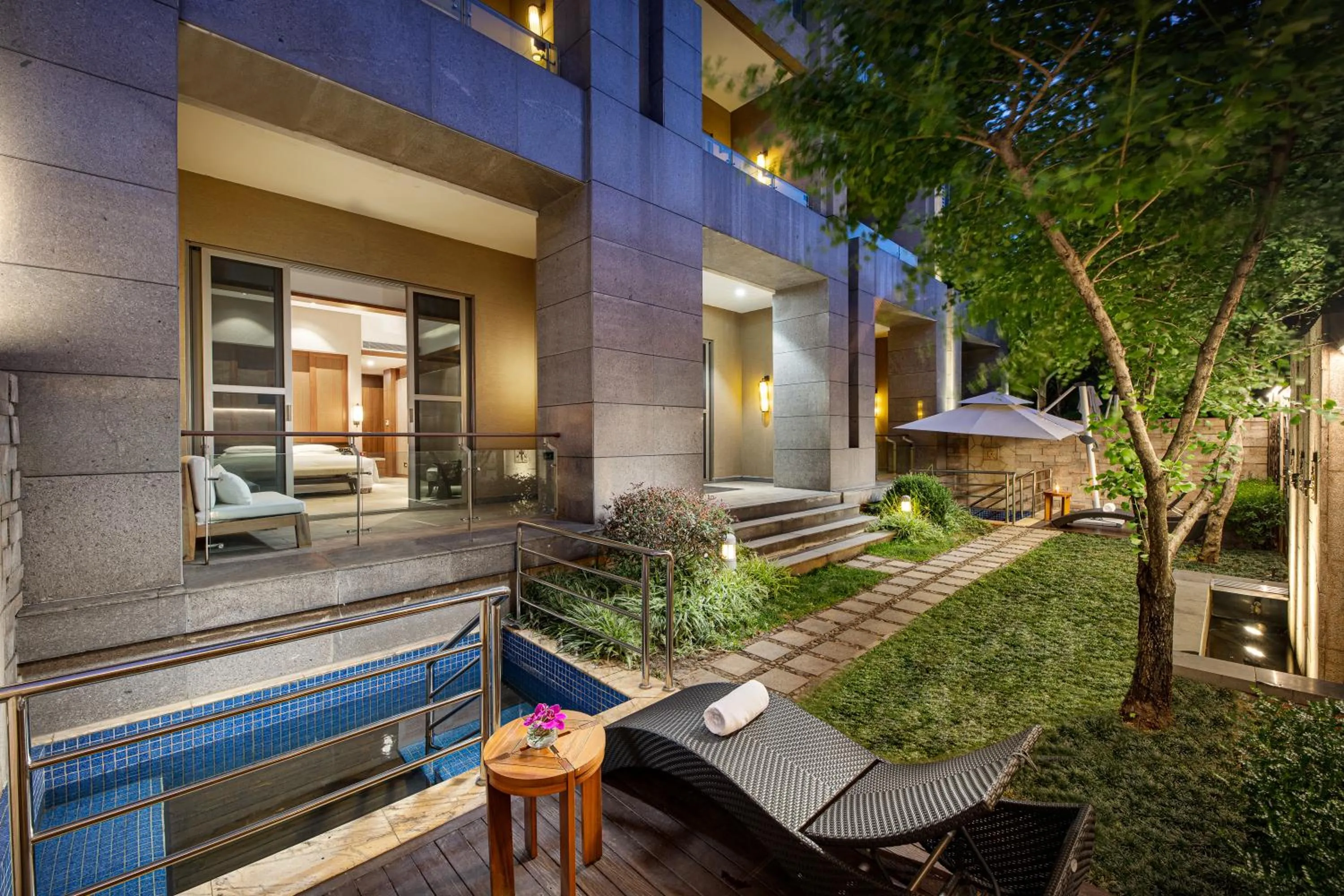 1 King One-Bedroom Suite Private Hot Spring in InterContinental Kunming by IHG