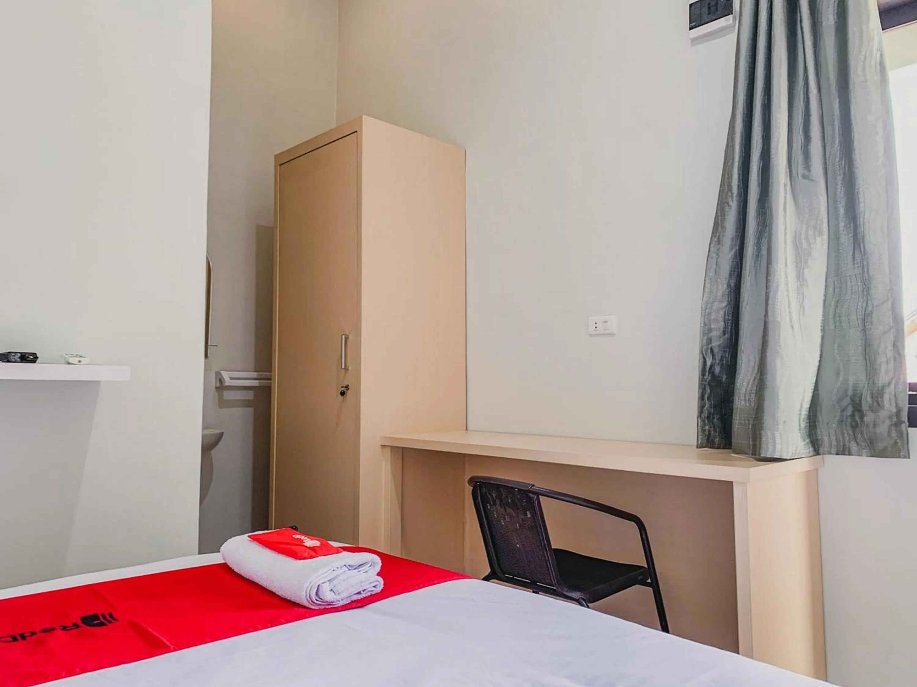 Junior Suite in RedDoorz Syariah near Universitas Syiah Kuala Aceh