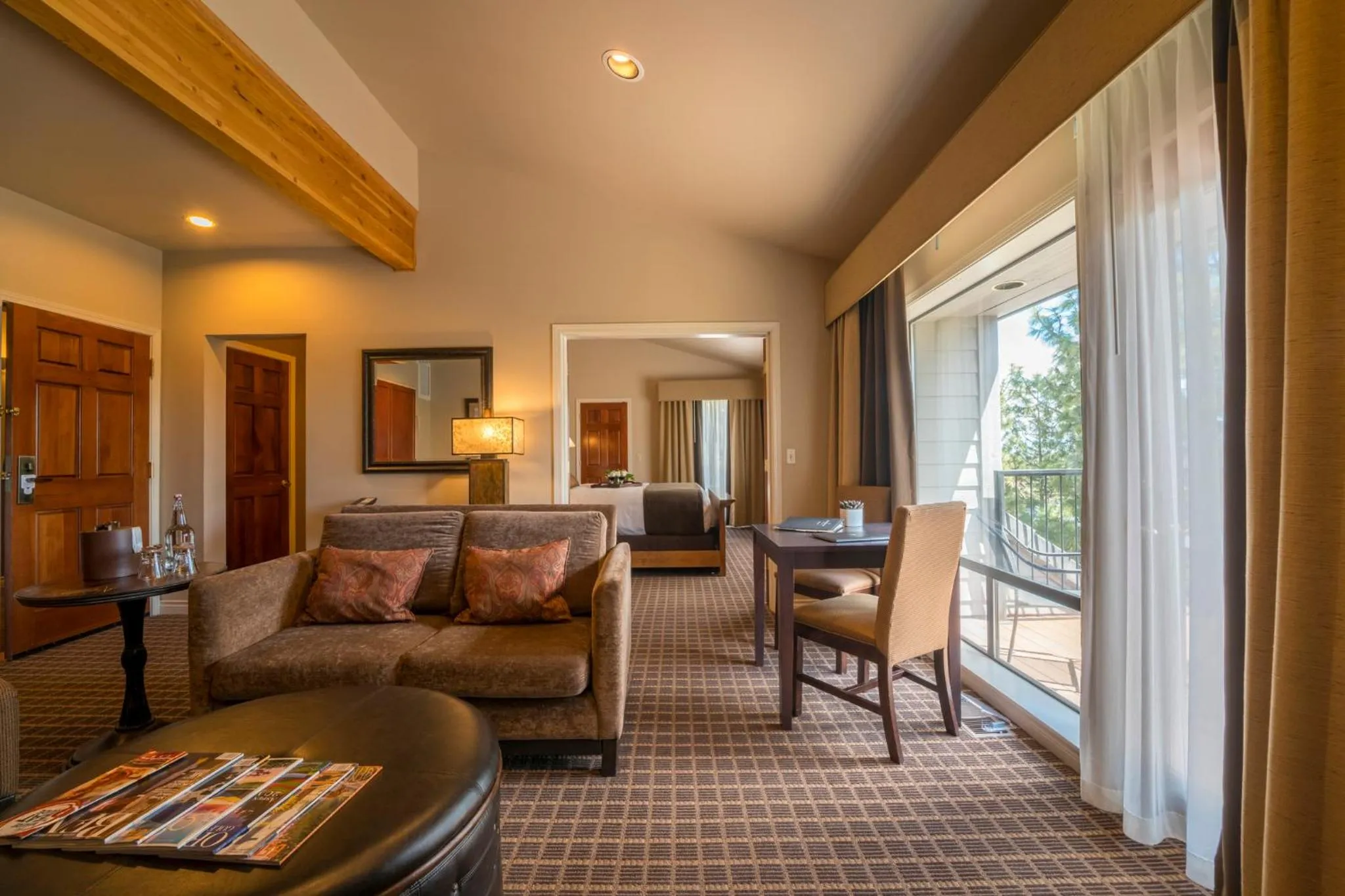 Deluxe Canyon View Suite with River View in Pine Ridge Inn