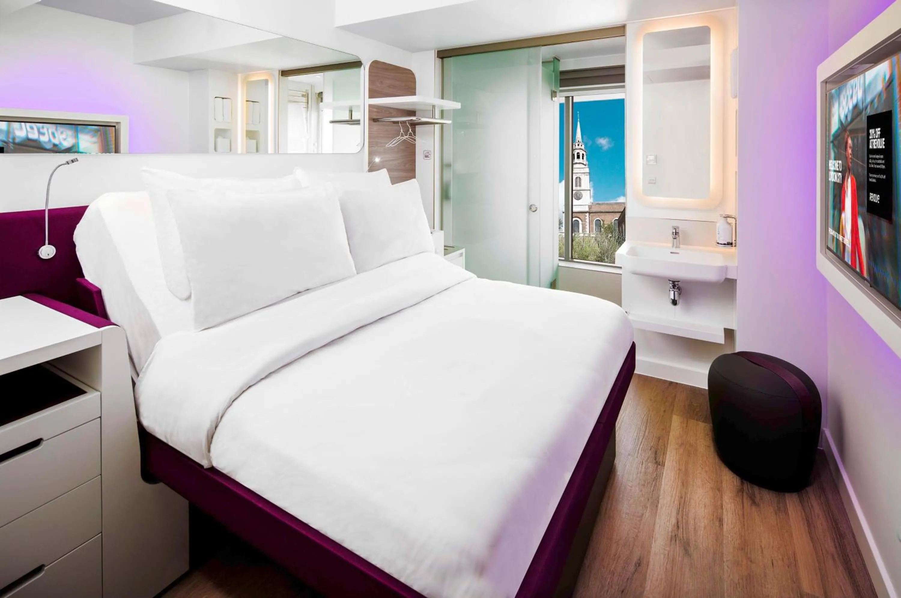 Queen Room in YOTEL London City