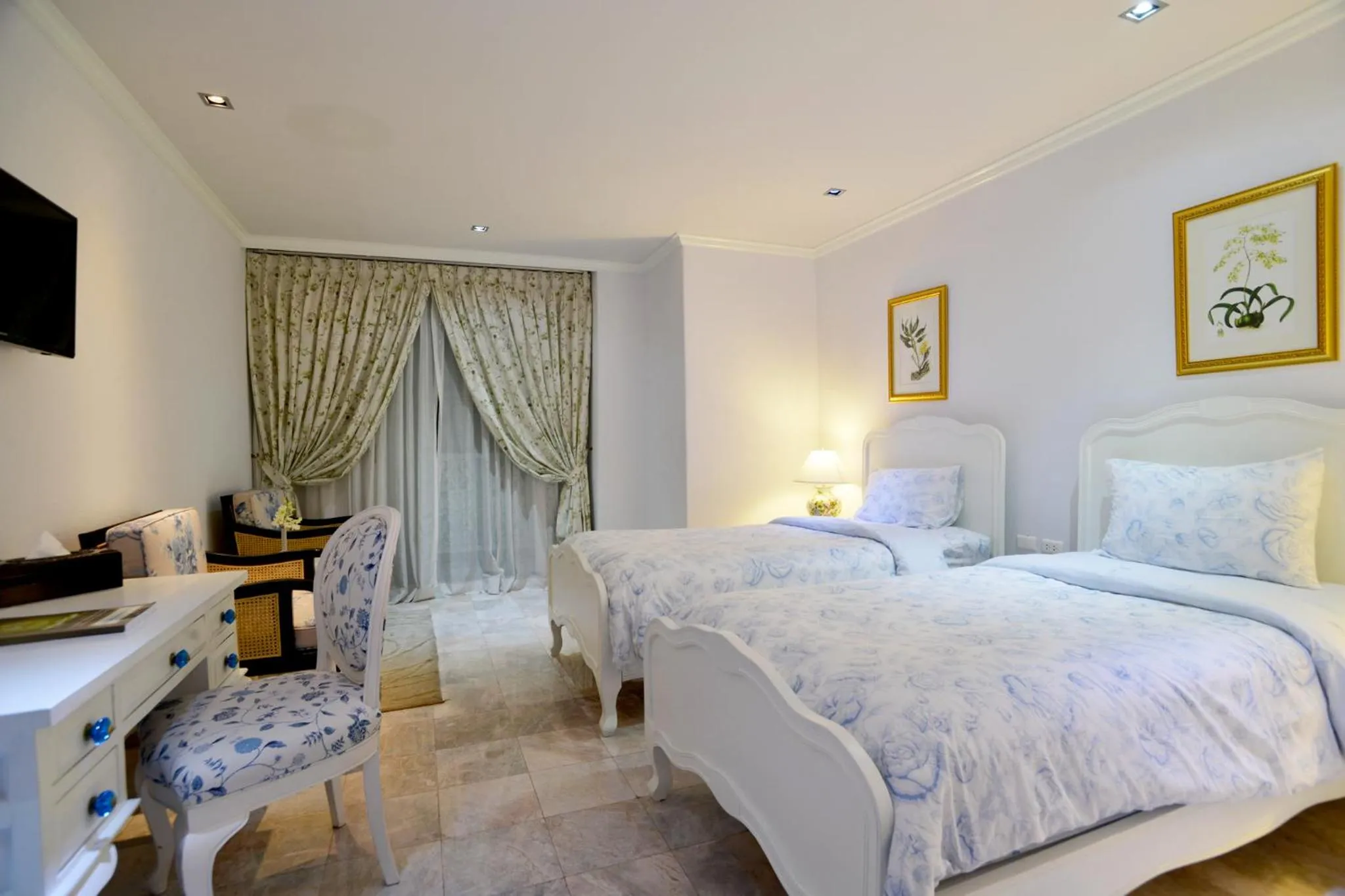 Grand Deluxe Twin Room in At Pingnakorn Huaykaew
