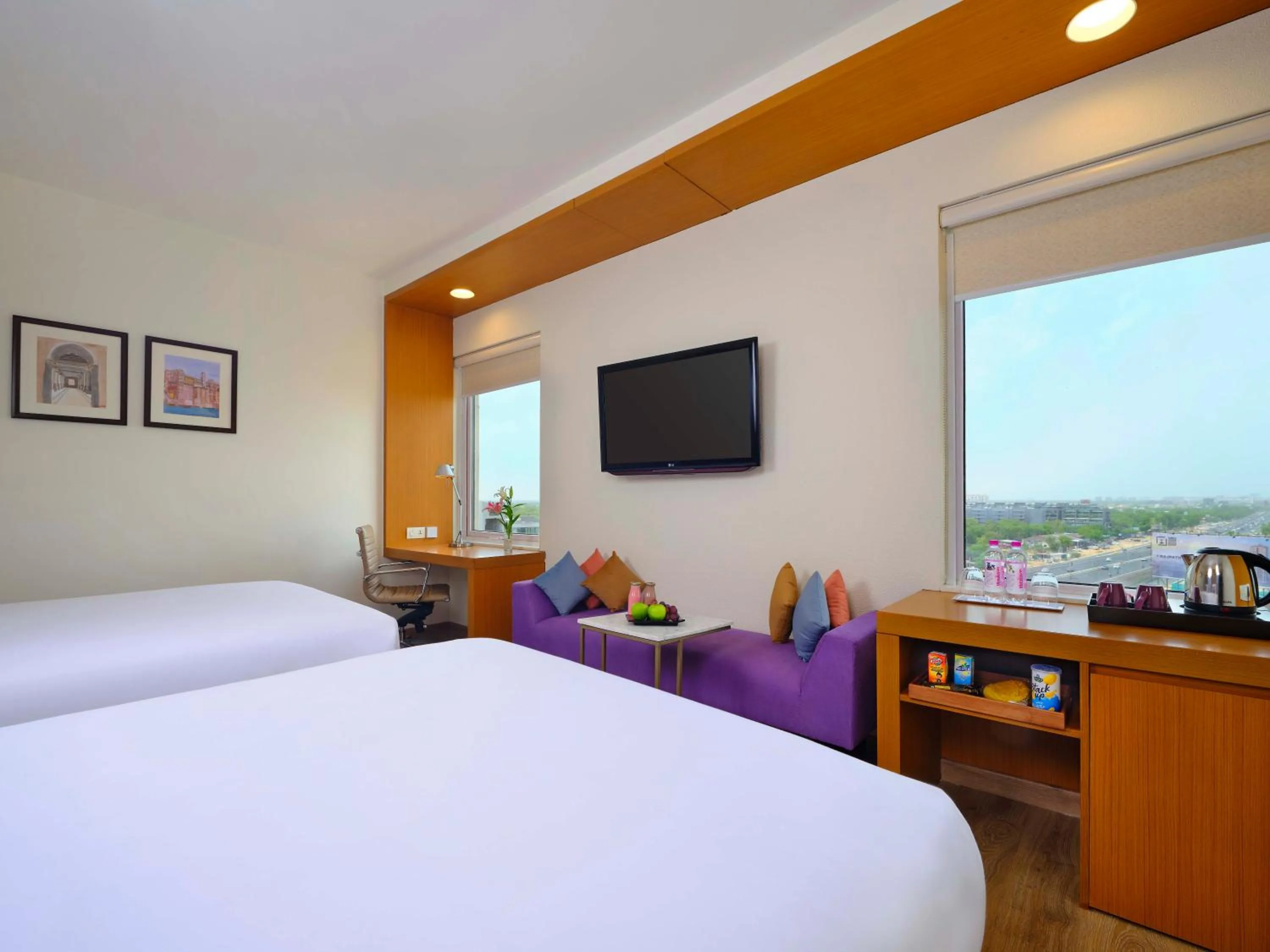 Deluxe Room Twin Bed - single occupancy in Vivanta Ahmedabad SG Highway