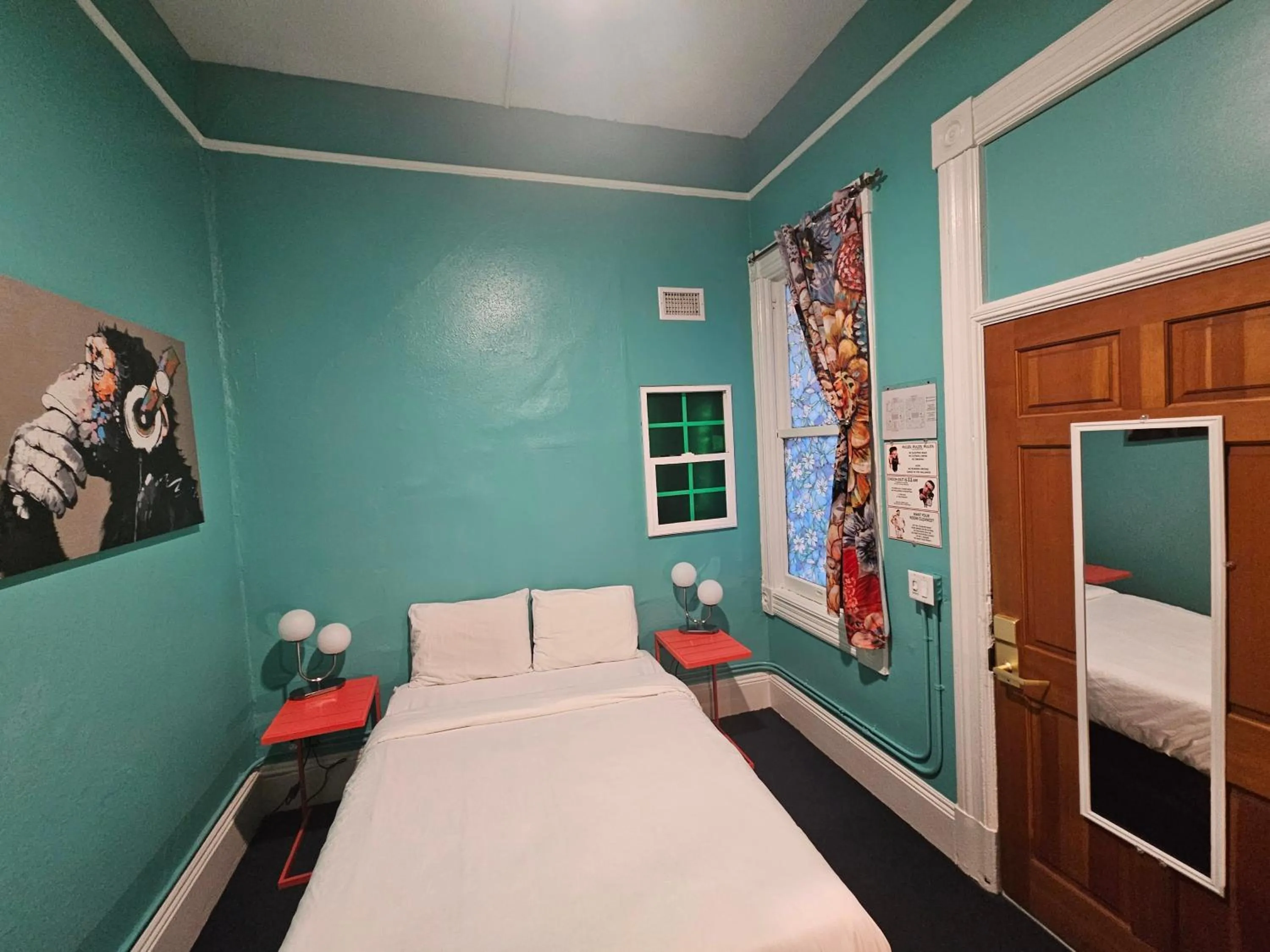 Standard Double Room with Shared Bathroom in Gaslamp Hostel