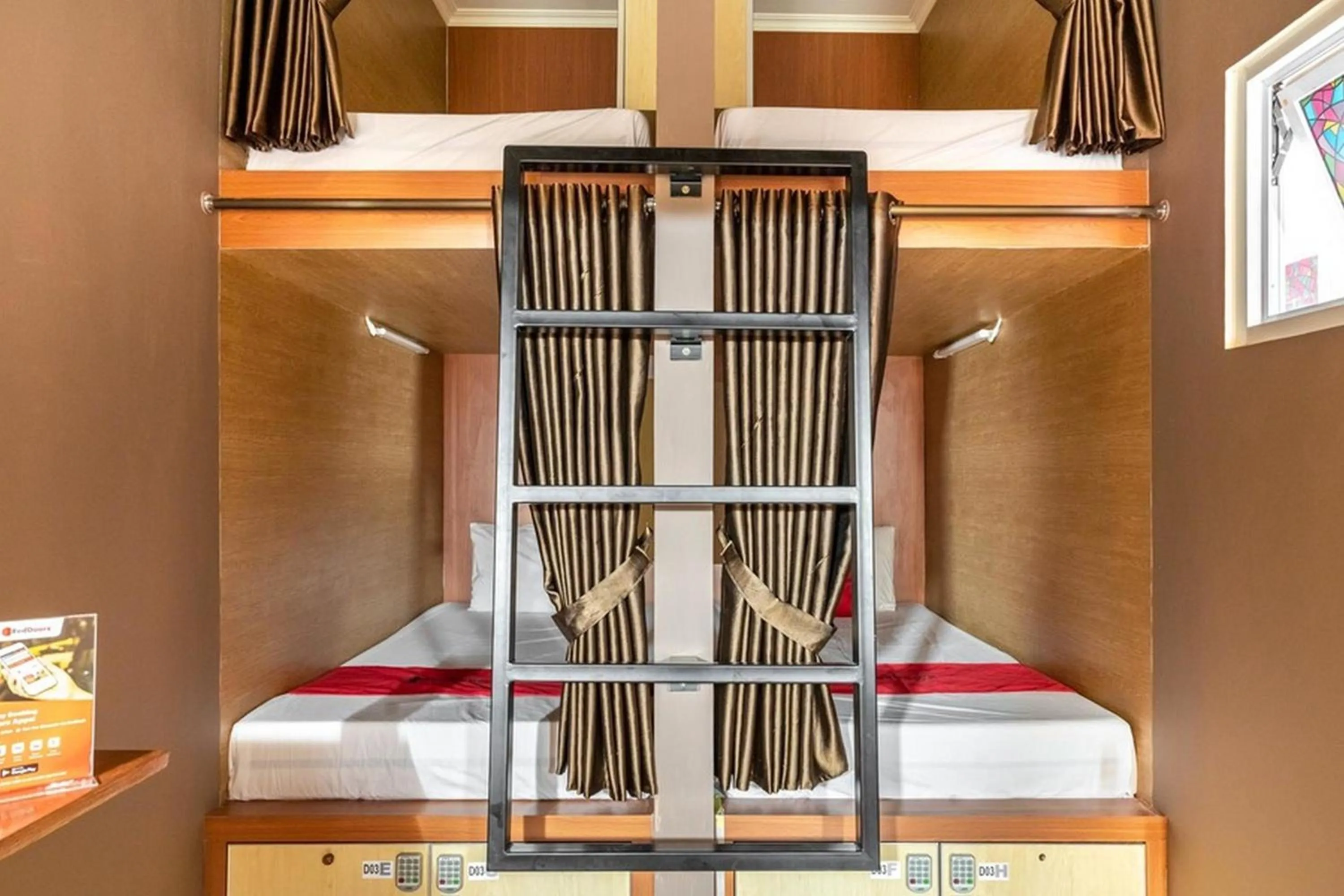 Single Room with Shared Bathroom - single occupancy in RedDoorz Hostel near LTC Glodok