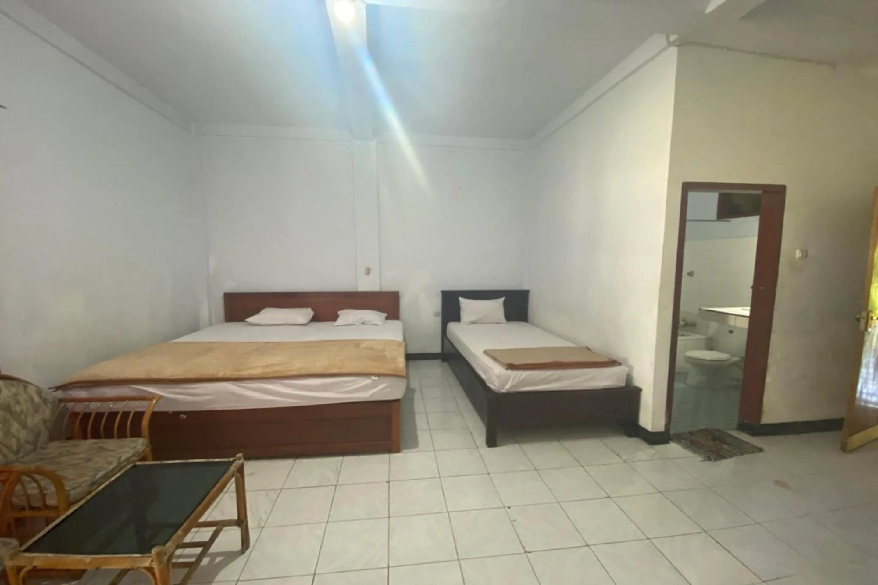 Delxue Twin Room in Hotel O Rantepao Lodge Near Patung Tedong Bonga