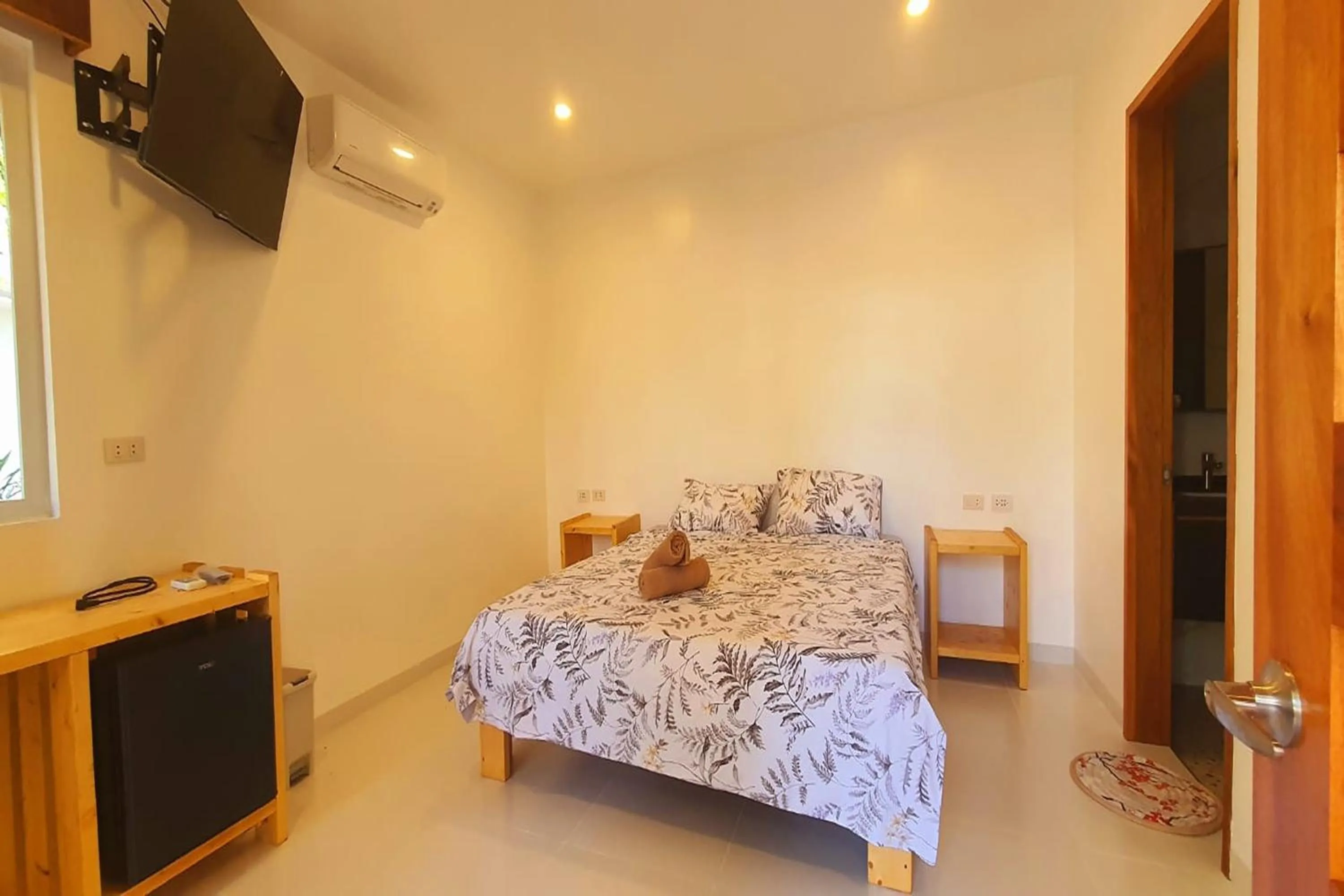 Bungalow with Garden View in Pili Beach Resort Agmanic