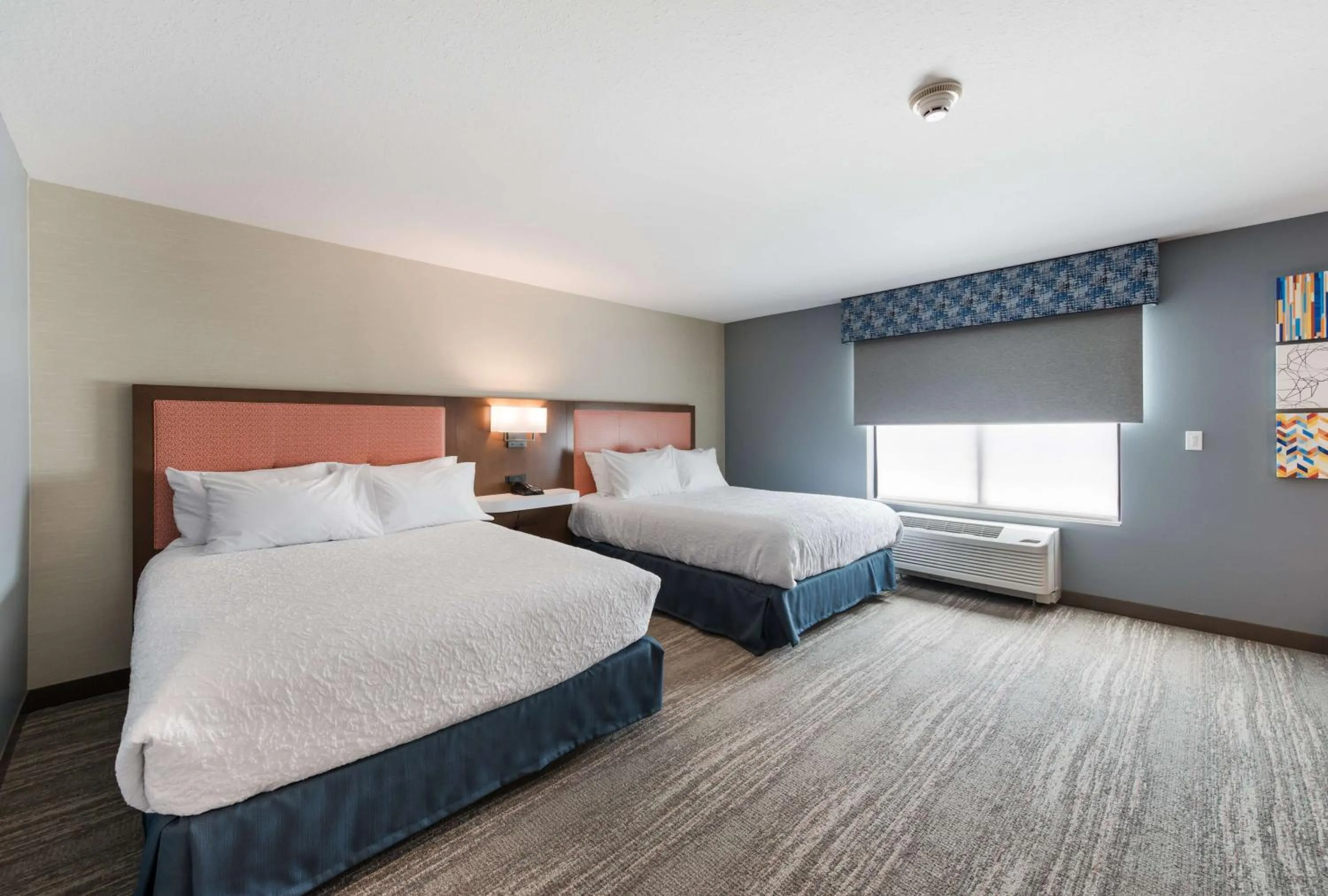 Queen Room with Bath Tub - Mobility Access/Non-Smoking in Hampton Inn Niles, Mi