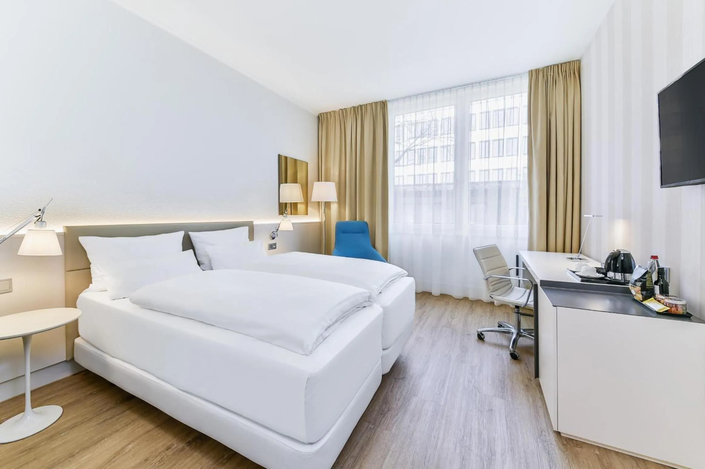 Standard Double Room in NH Weinheim