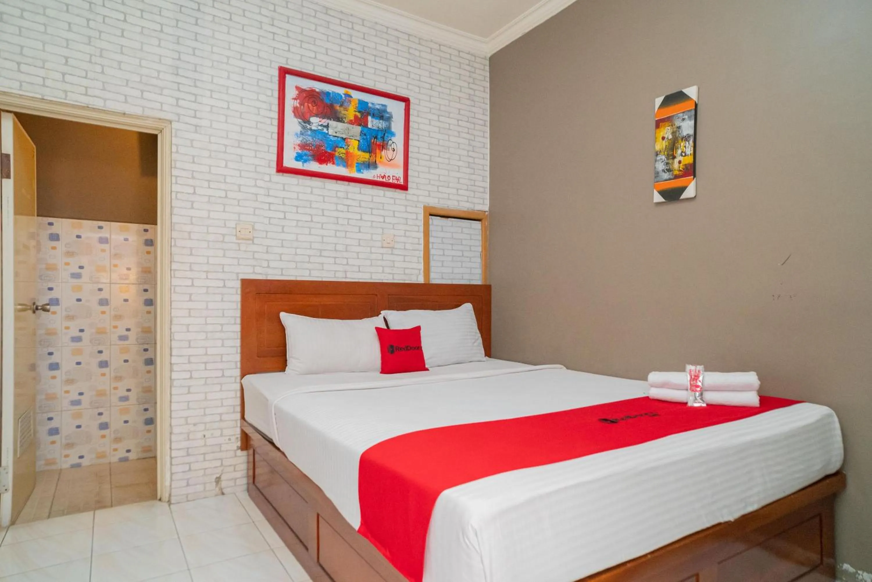 Standard Double Room in RedDoorz at Oro Oro Ombo Batu