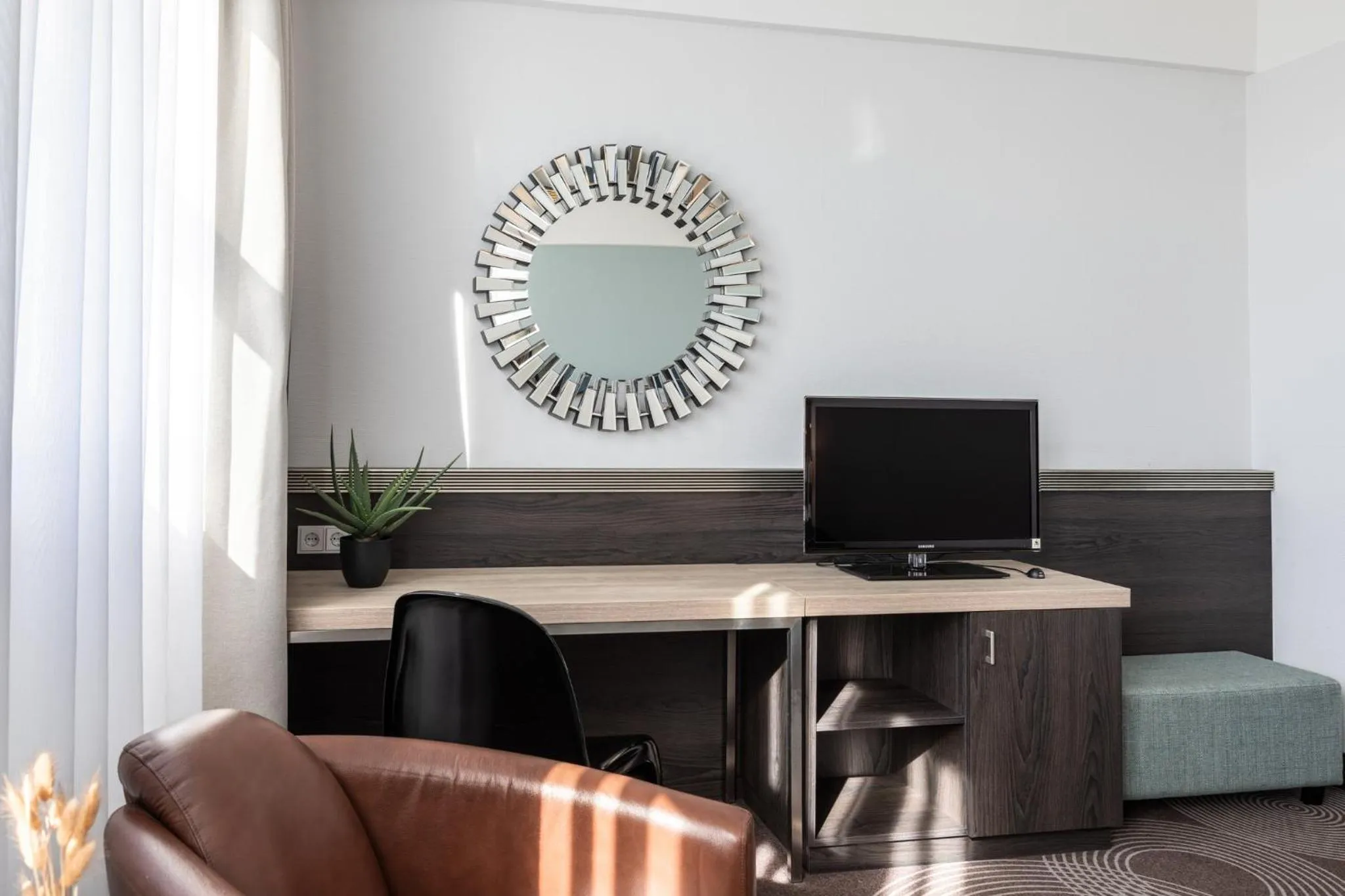 Standard Room with Two Single Beds - Accessible in Garner Hotel Essen - Handelshof by IHG