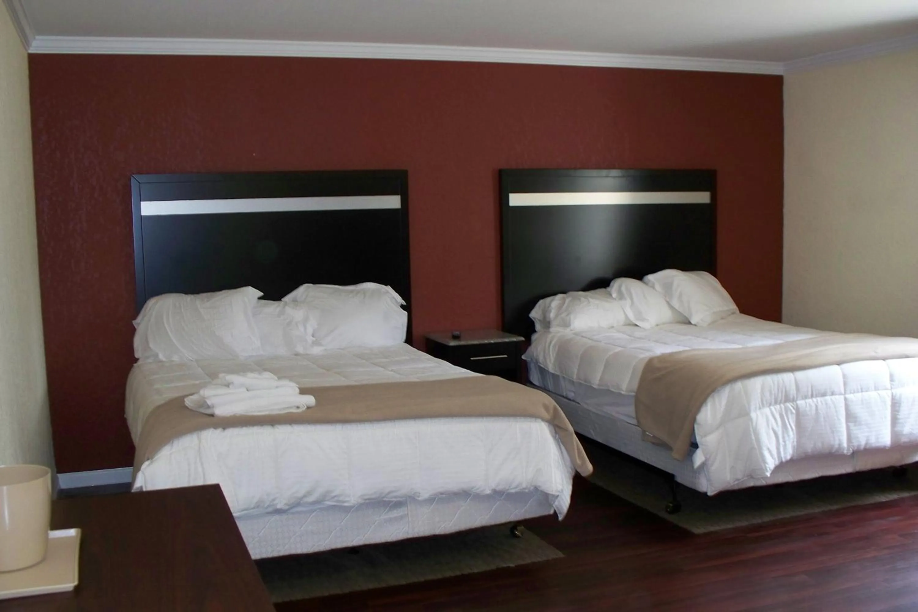 Standard Queen Room with Two Queen Beds in Budget Inn & Suites