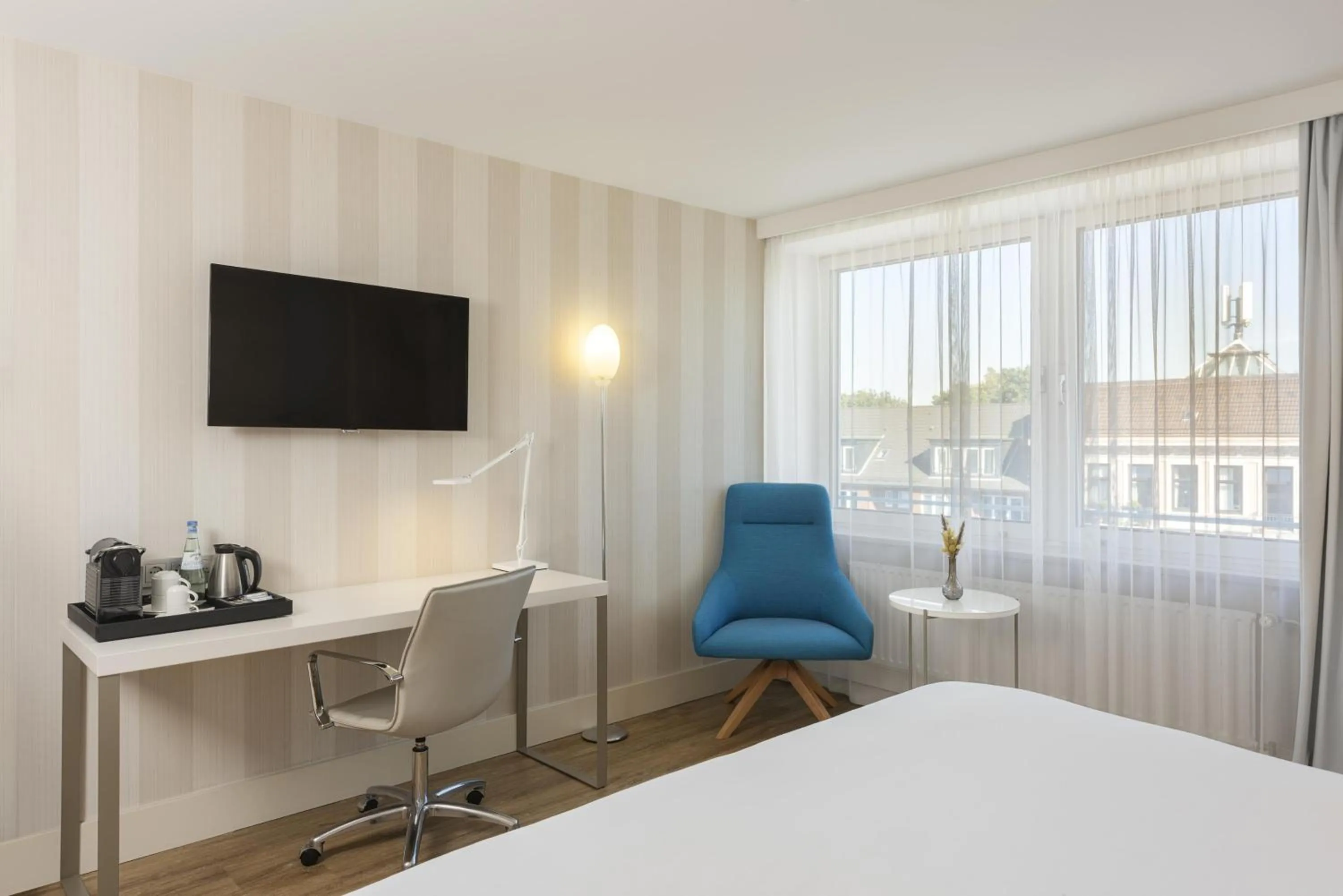 Superior Room with Extrabed (2 Adults + 1 Child) in NH Hamburg Mitte