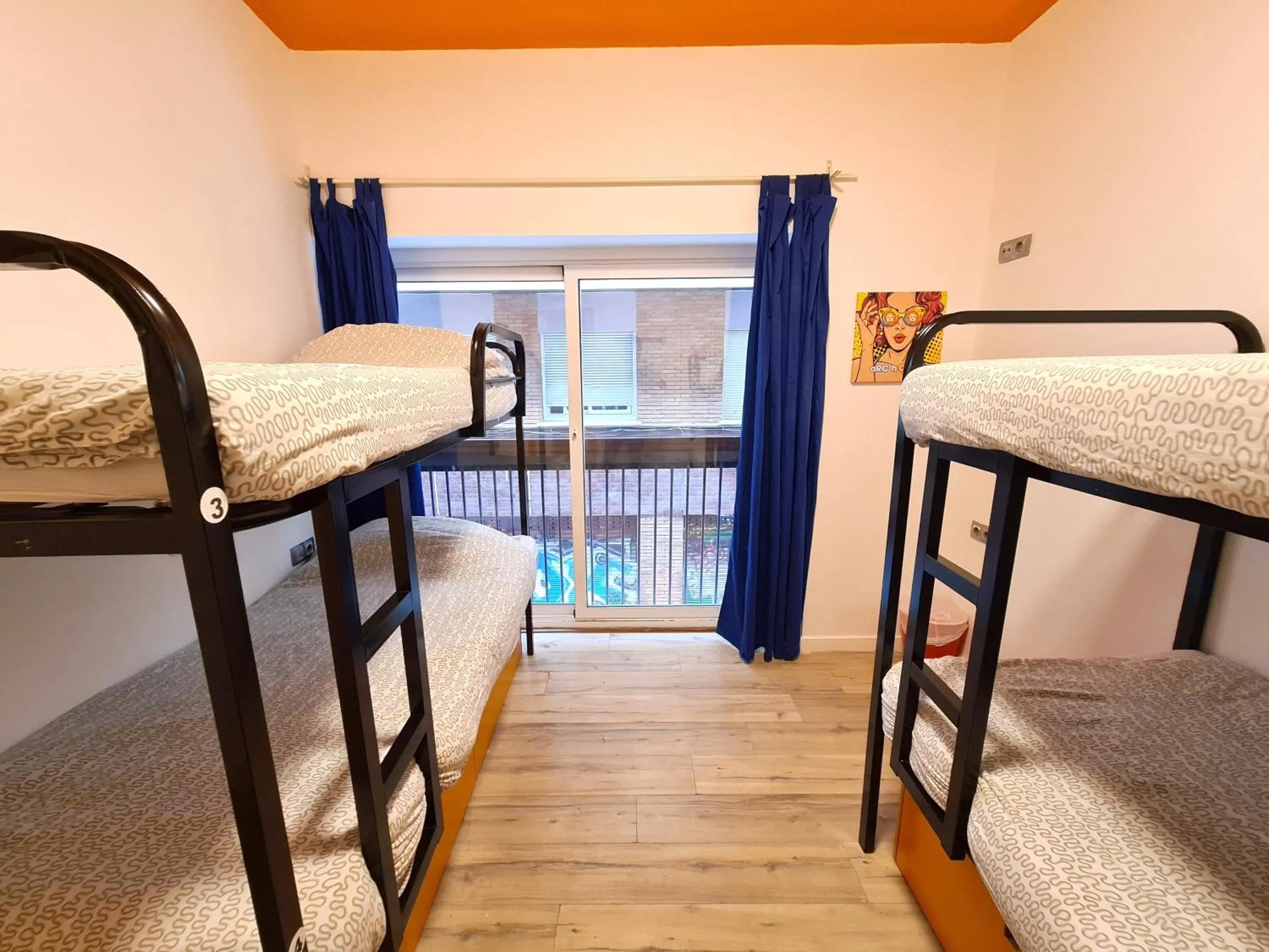 Bed in 8 Bed Female Dormitory Room in Arc House Gracia