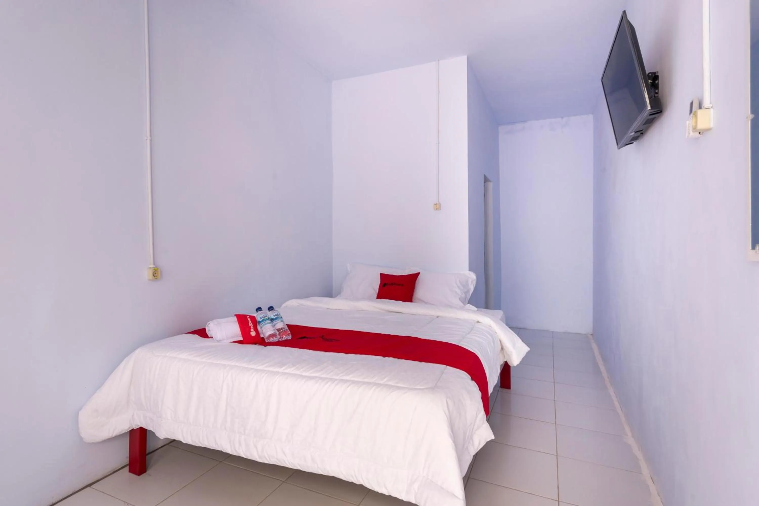 Double Room in RedDoorz Syariah @ Bondowoso City Center