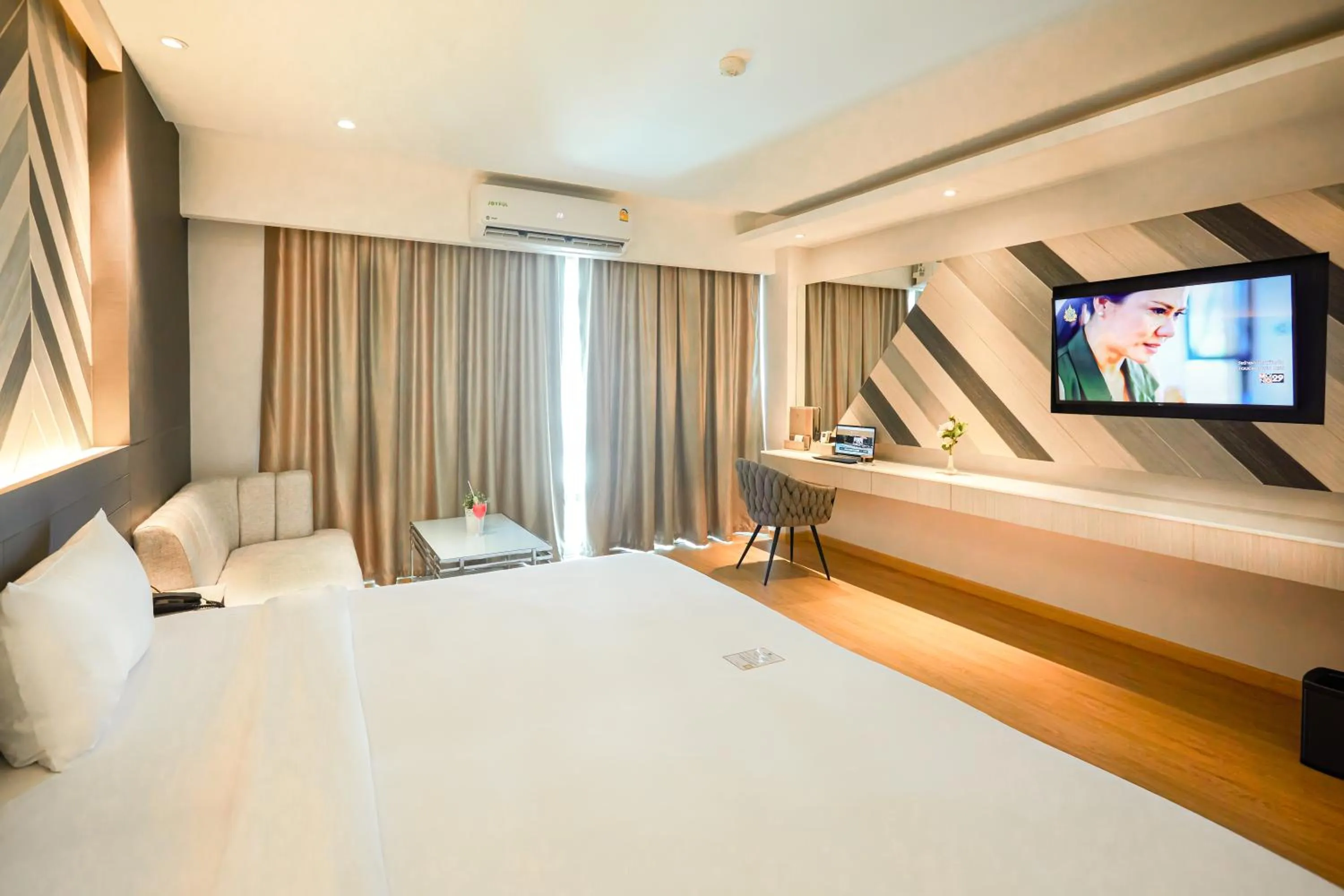 King Room with Balcony in Golden City Rayong Hotel