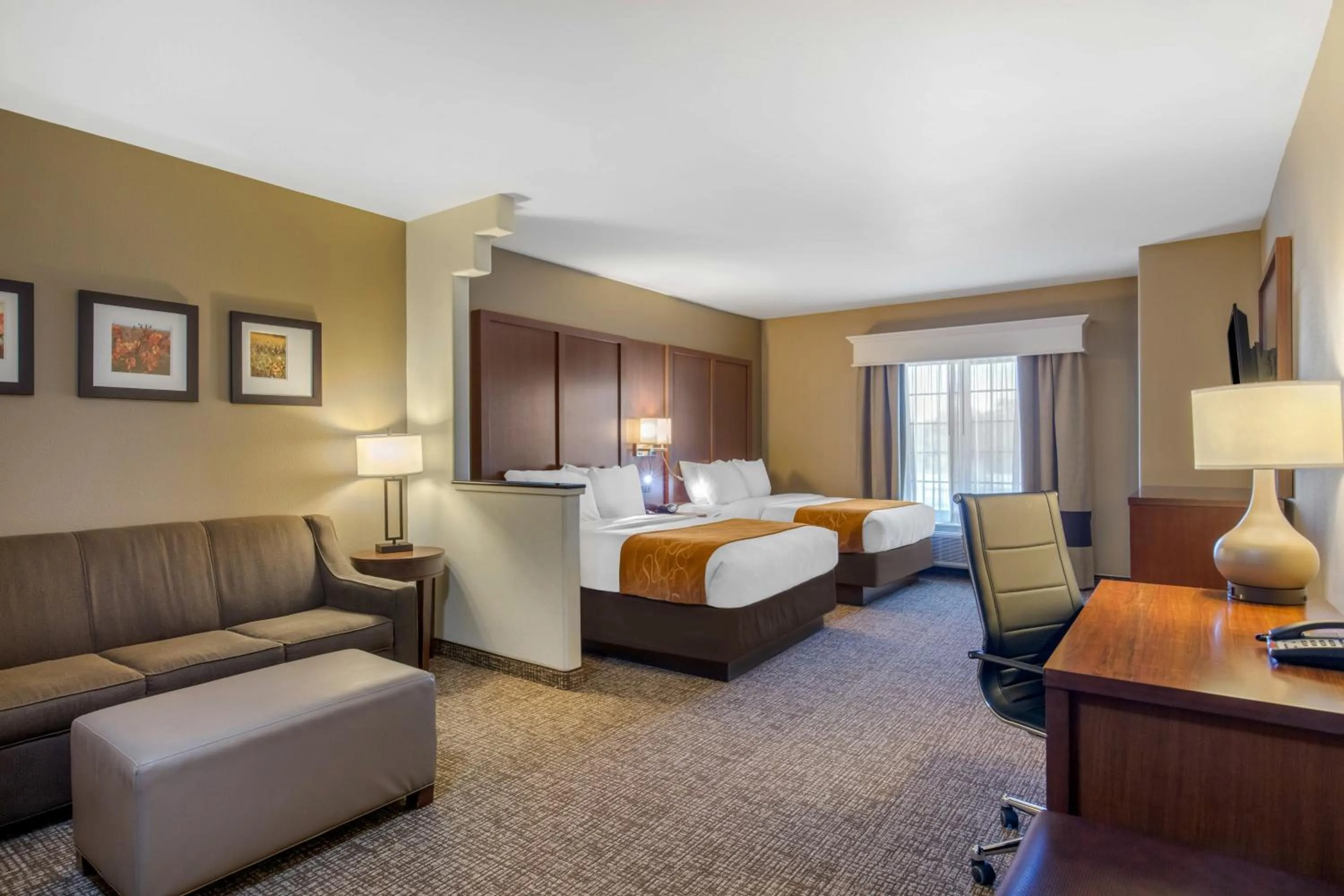 Queen Suite with Two Queen Beds - Accessible/Non-Smoking in Comfort Suites Marshall