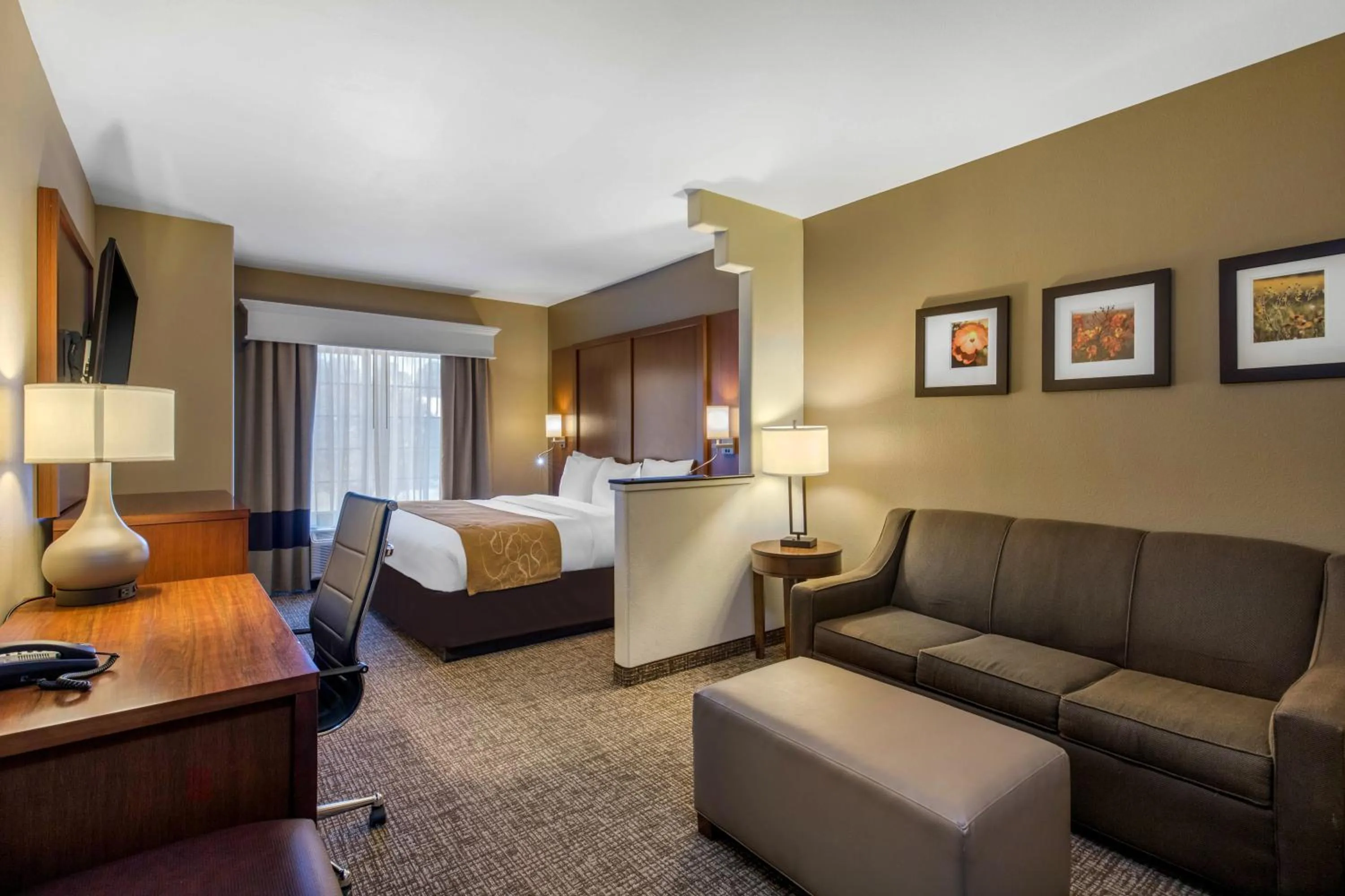 King Suite - Accessible/Non-Smoking in Comfort Suites Marshall