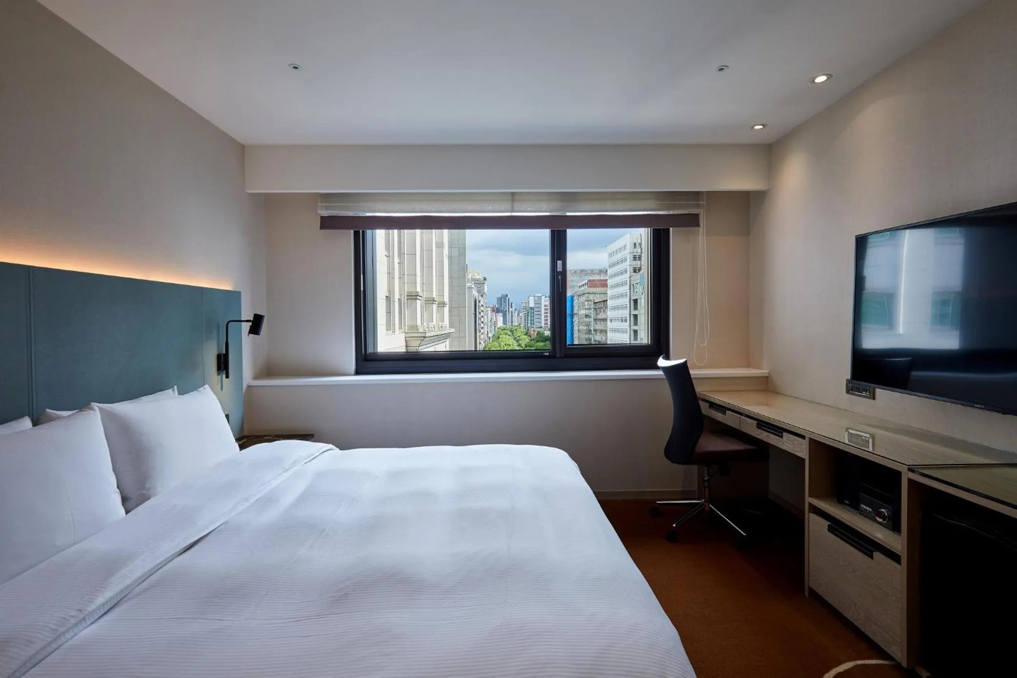 Deluxe King Room with City View in K Hotel Taipei II
