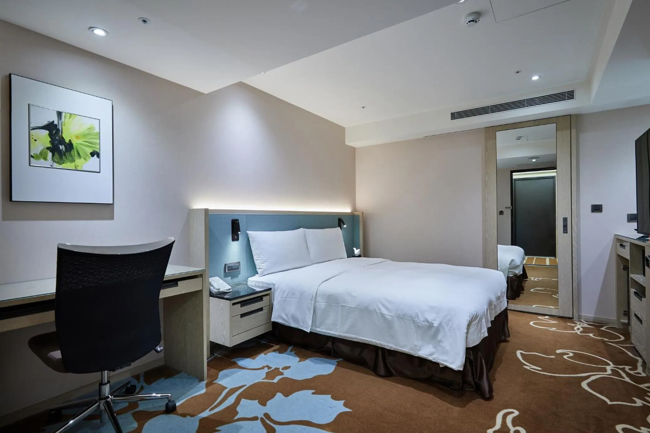 Standard Double Room No Window in K Hotel Taipei II