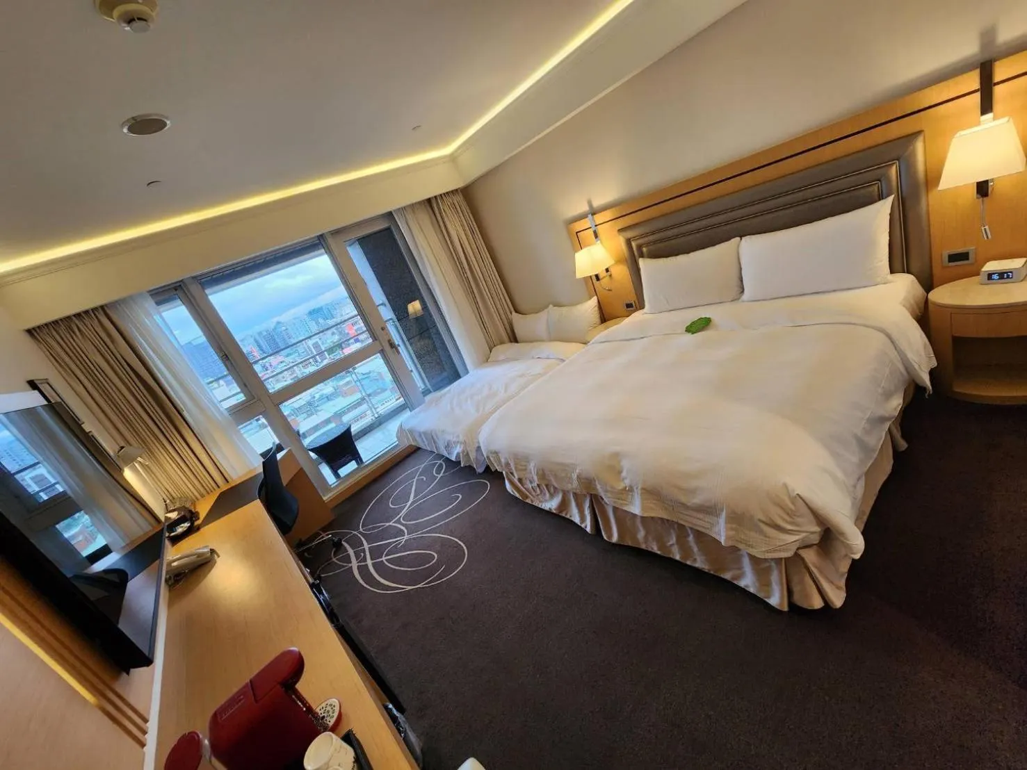 Triple Room with City View in K Hotel Taipei Songjiang