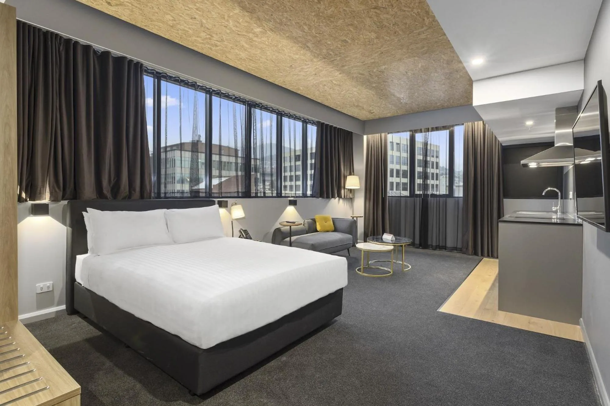 Queen Studio in Hobart City Apartments