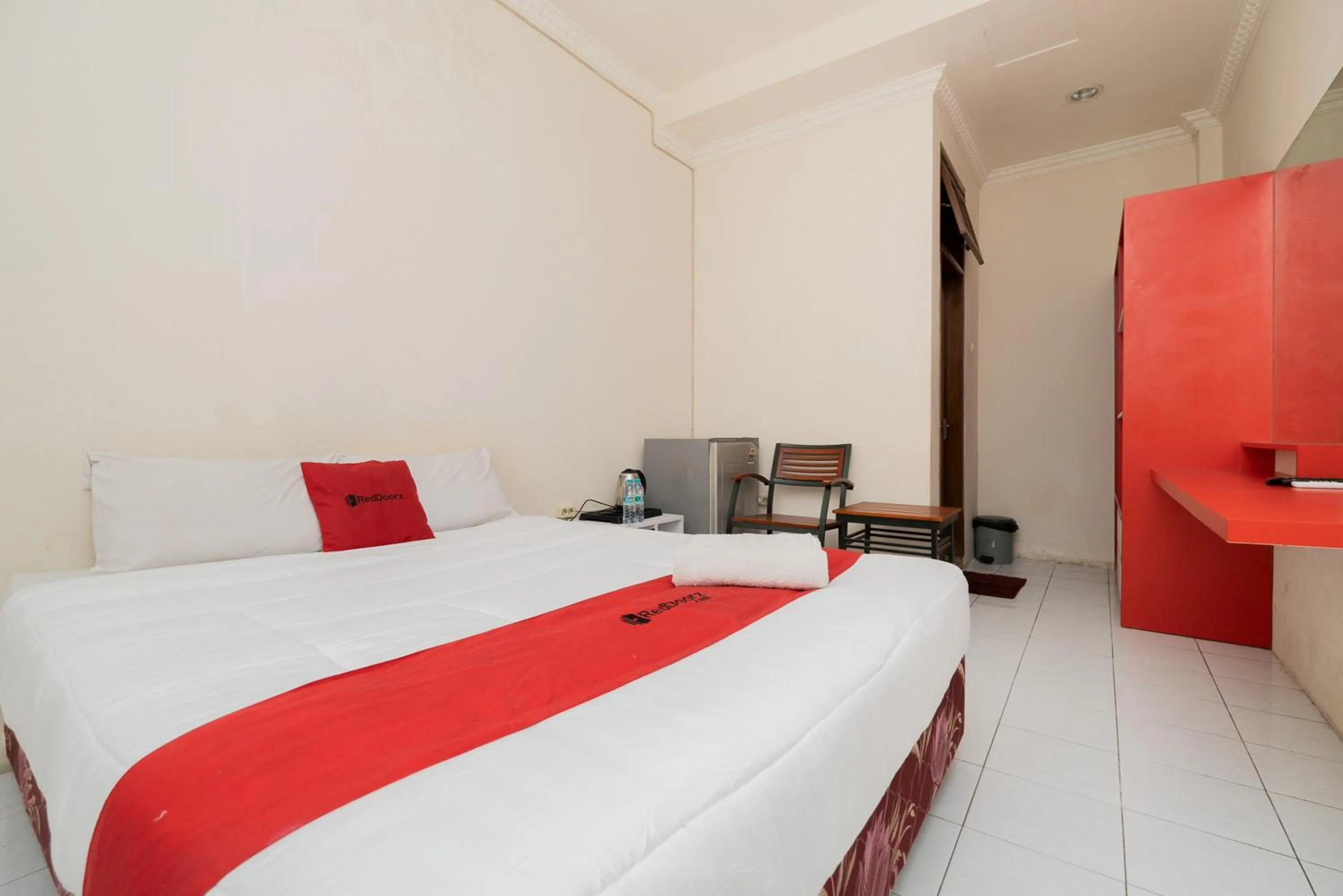 Double Room in RedDoorz Plus @ Gunungsari Surabaya