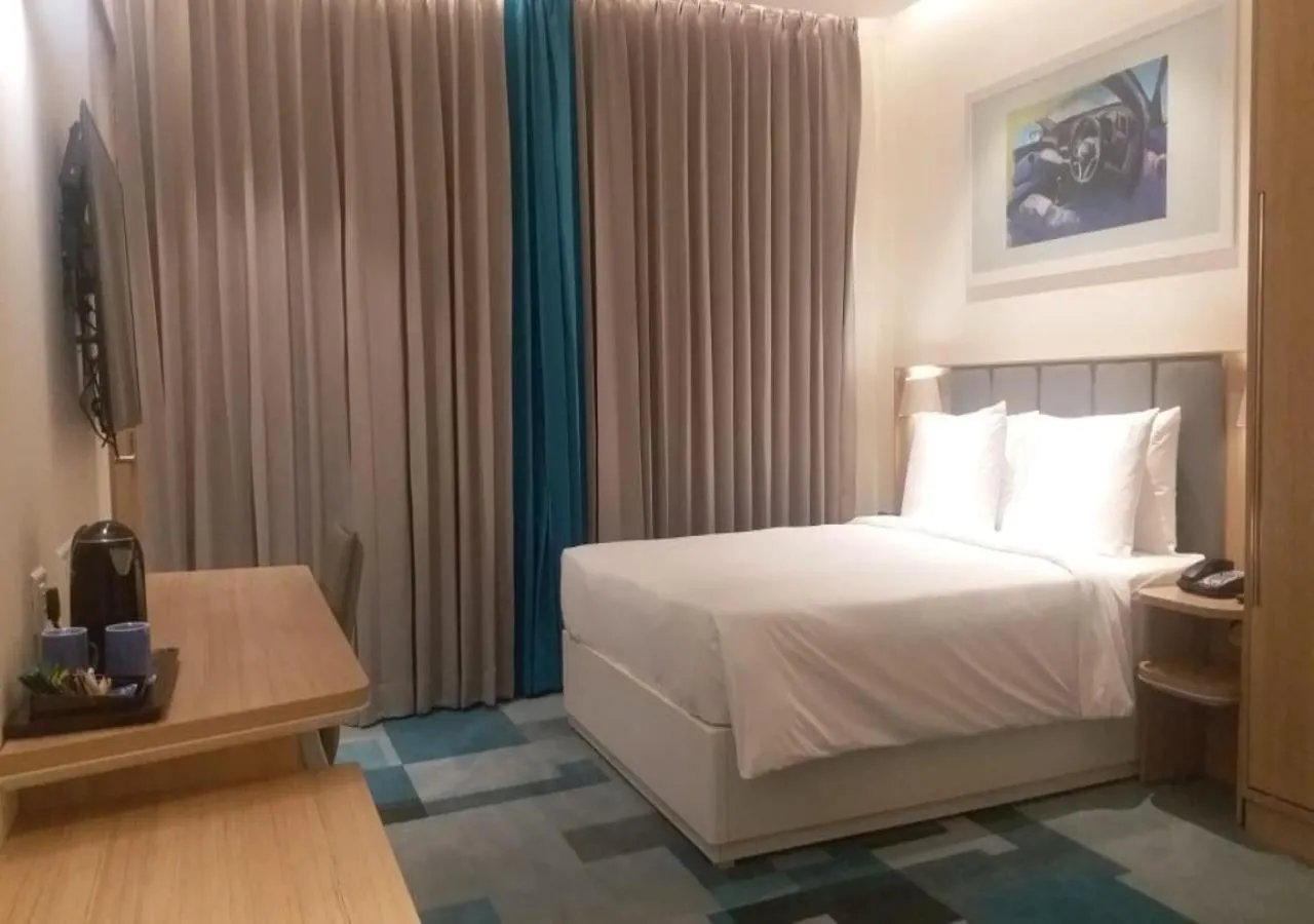 Standard Queen Room - Disability Access in Holiday Inn Express & Suites Bengaluru Old Madras Road by IHG