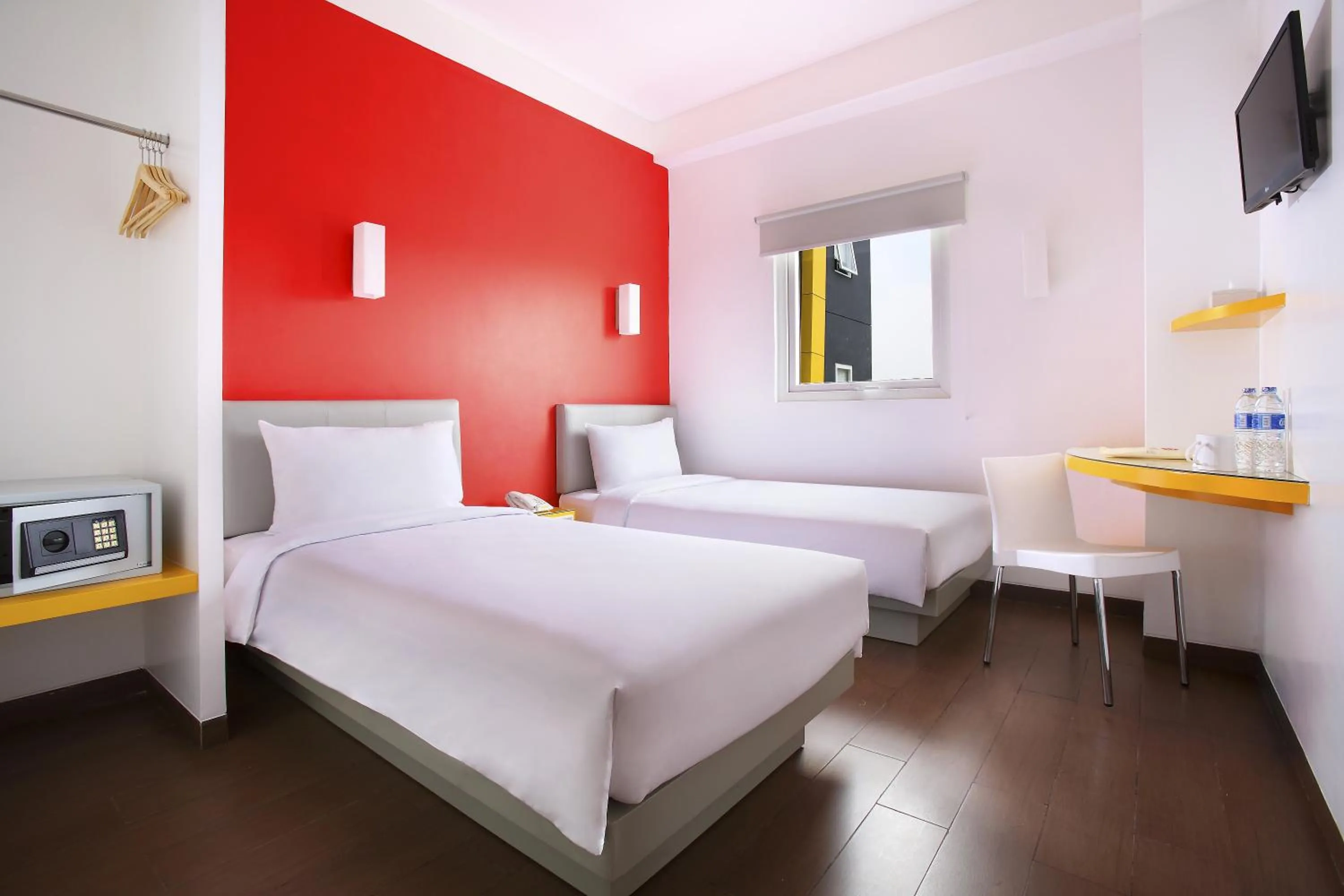 Smart Twin Room in Amaris Hotel Bekasi Barat
