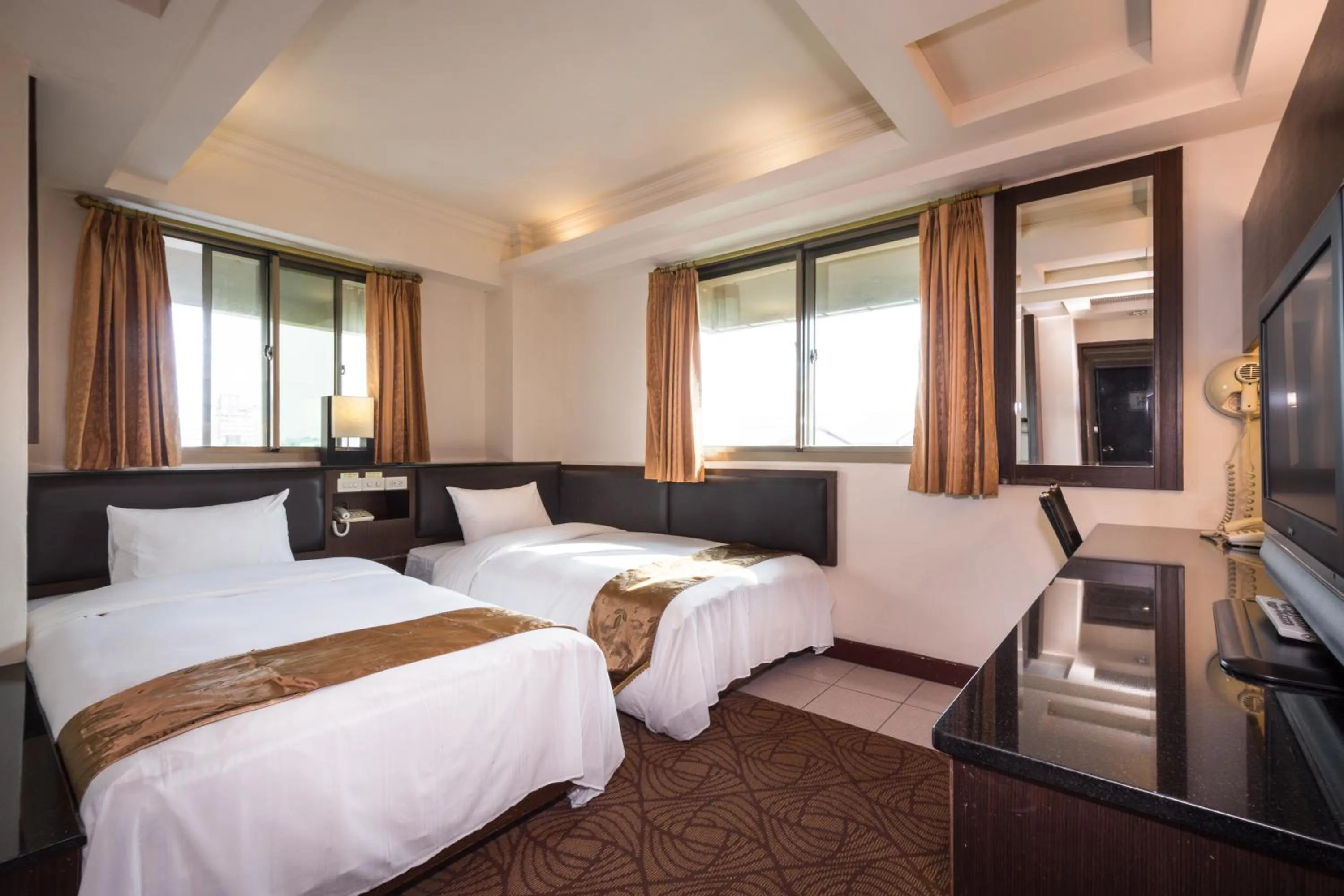 Standard Twin Room in The Enterpriser Hotel