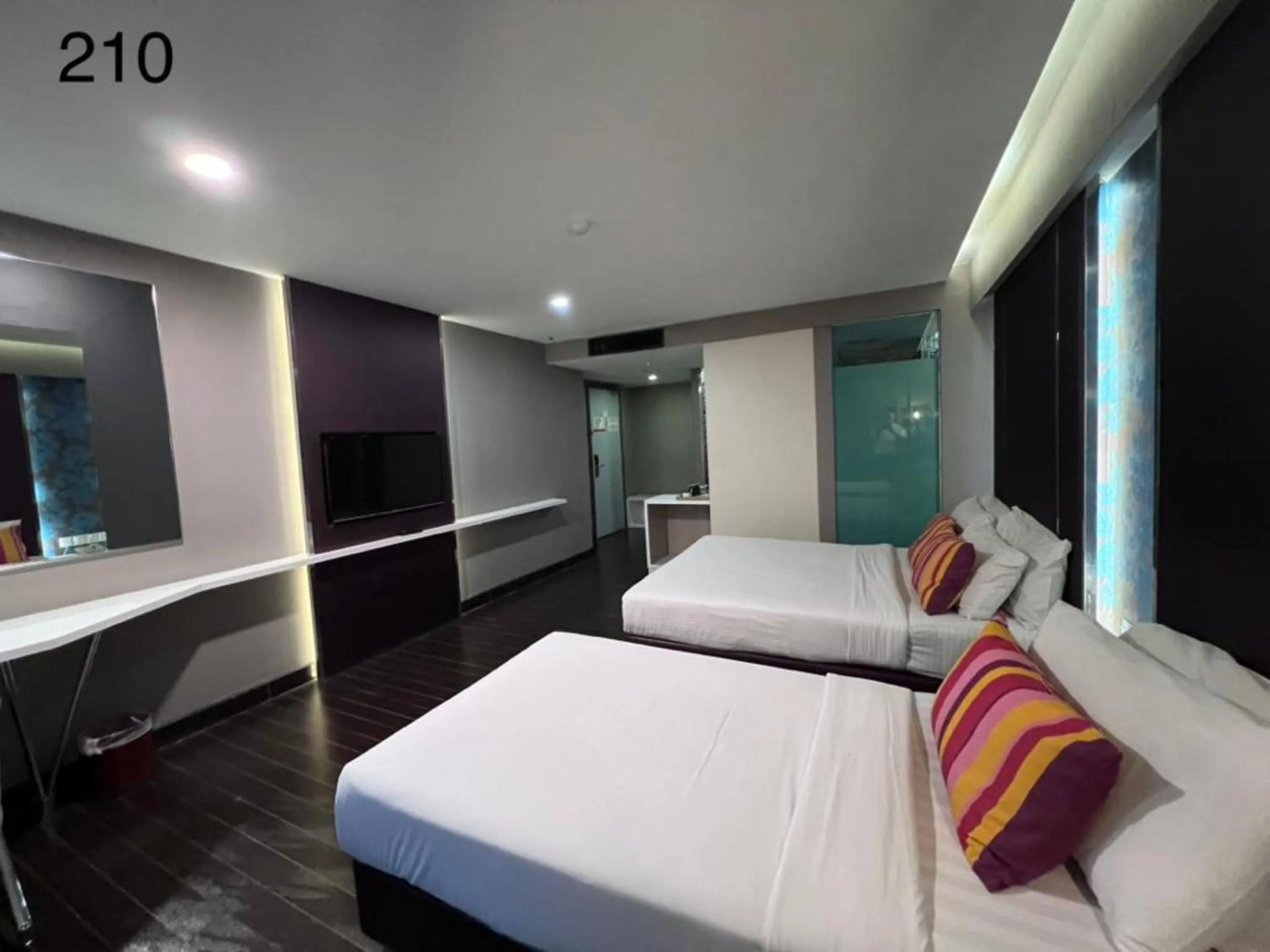 Standard Triple Room in Kingston Hotel 3 - Kuala Lumpur